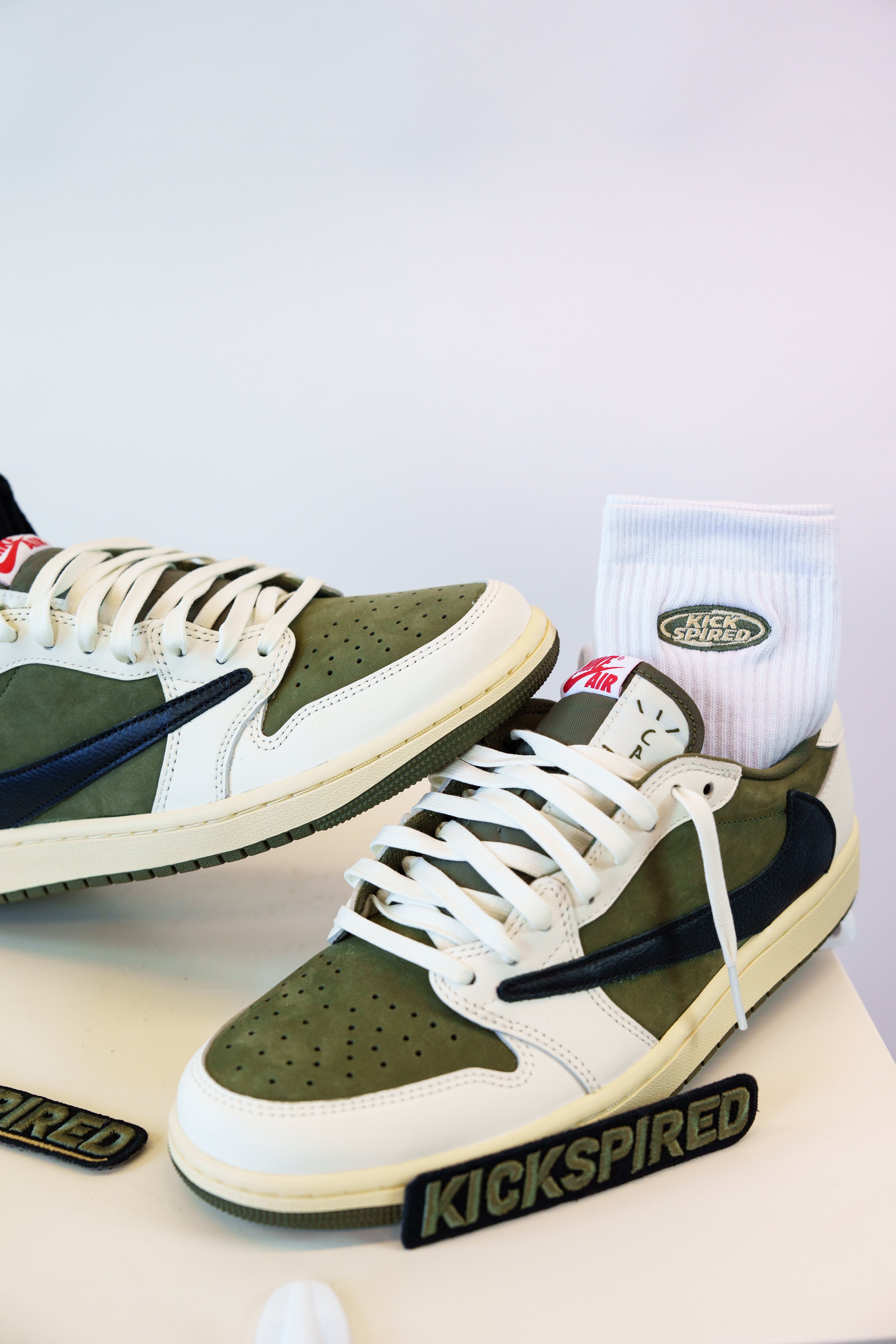 SOCKS WHITE/OLIVE/CREME Kickspired