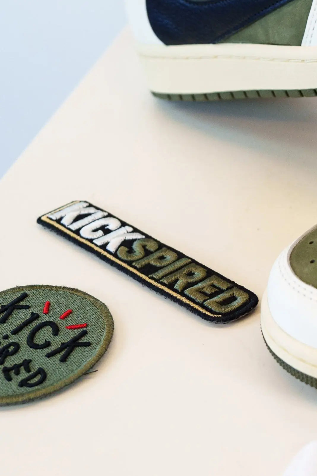 BLACK/OLIVE/WHITE/CREME (J1 MEDIUM OLIVE)