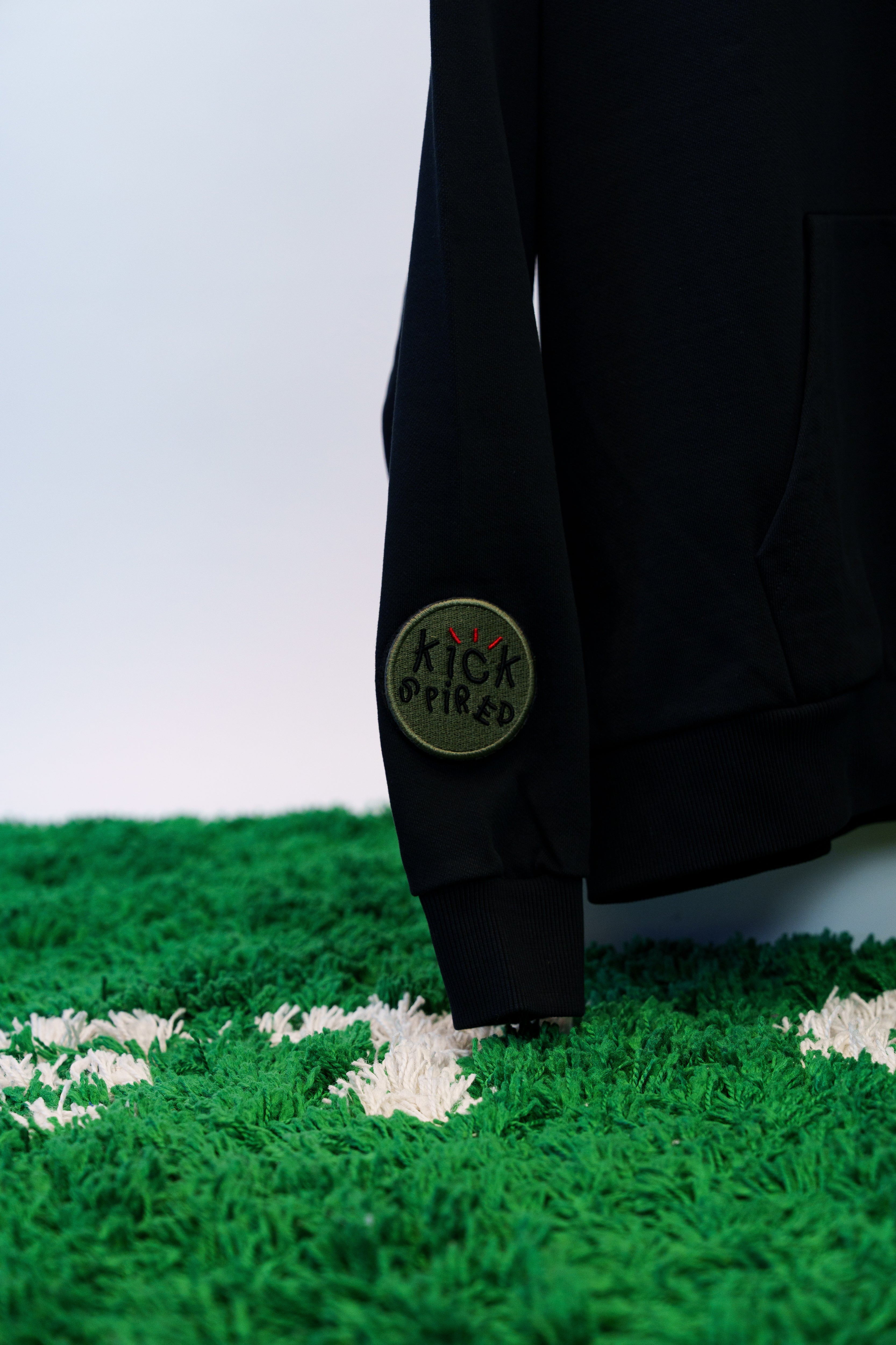 ROUND BADGE OLIVE/BLACK/RED Kickspired