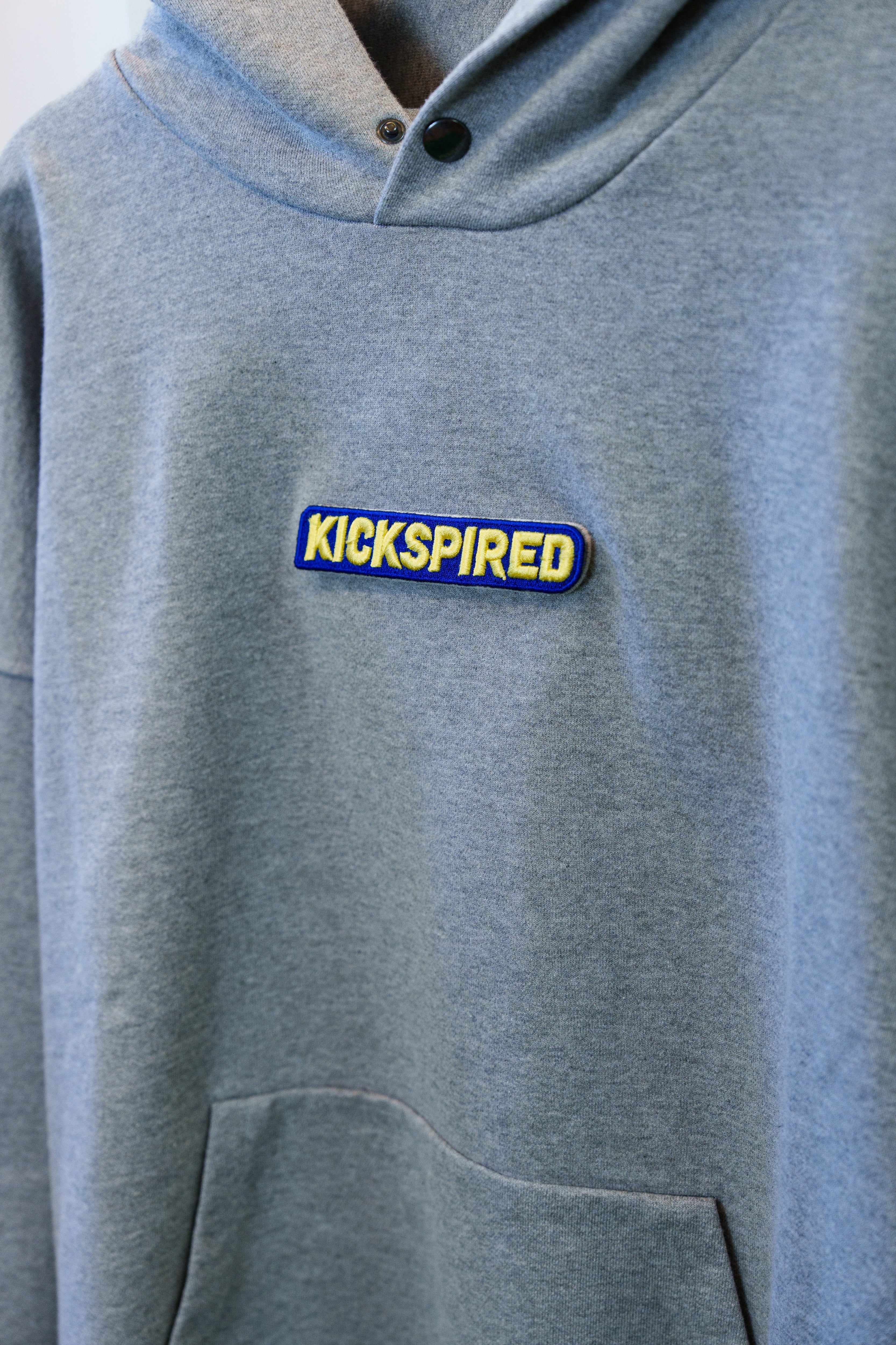 SQUARE BADGE YELLOW/BLUE Kickspired