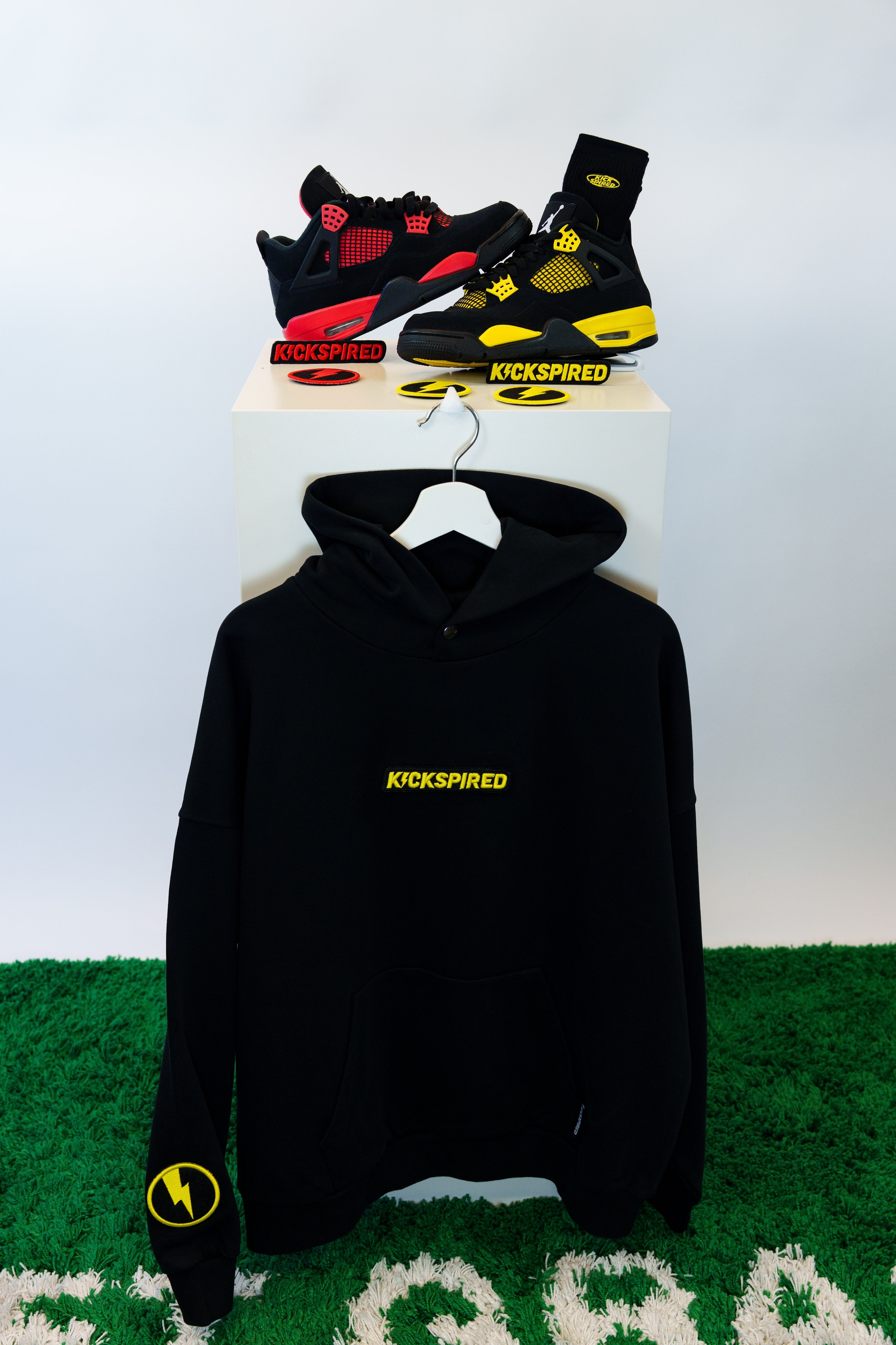 SQUARE BADGE BLACK/YELLOW Kickspired