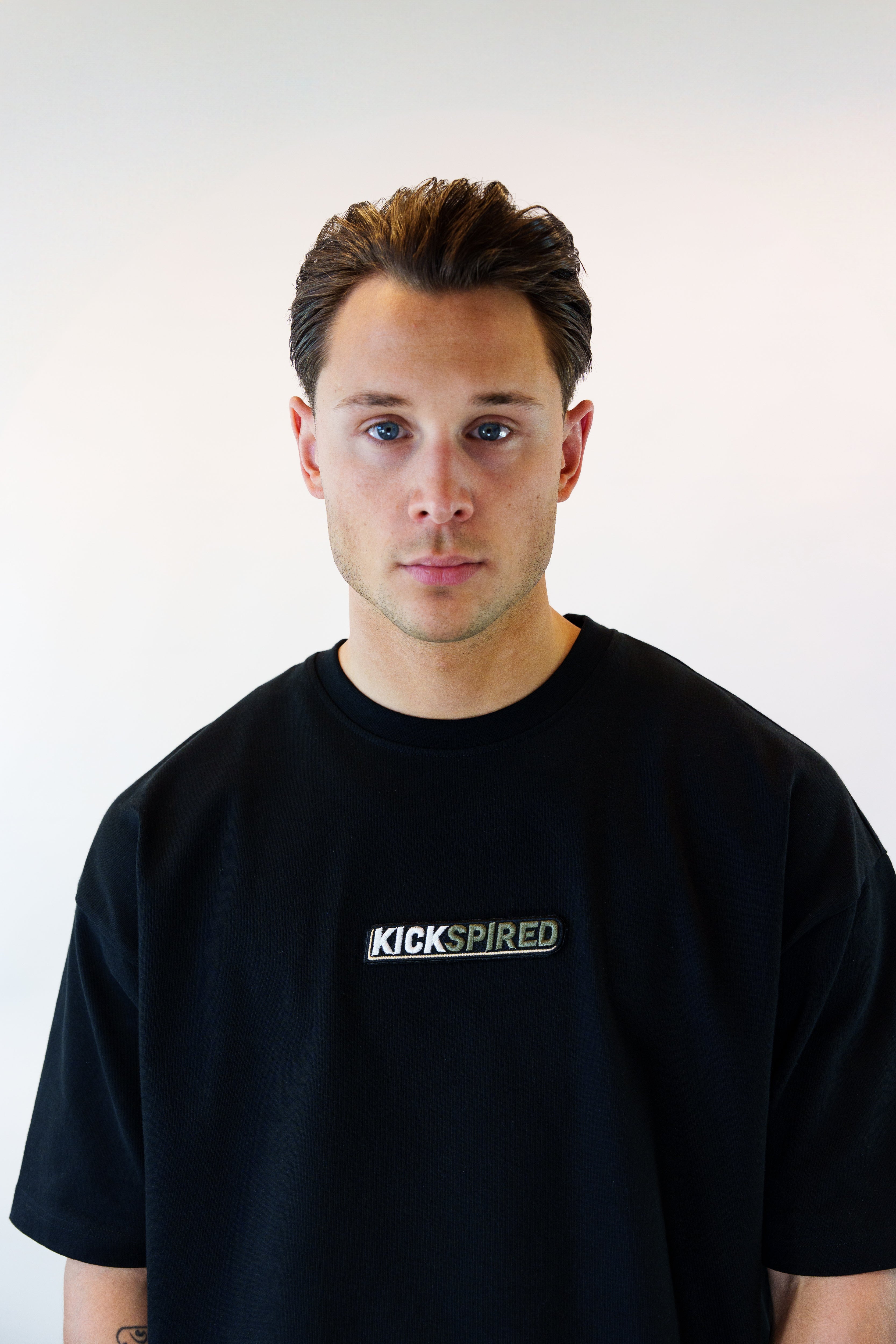 SQUARE BADGE WHITE/BLACK/OLIVE/CREME Kickspired