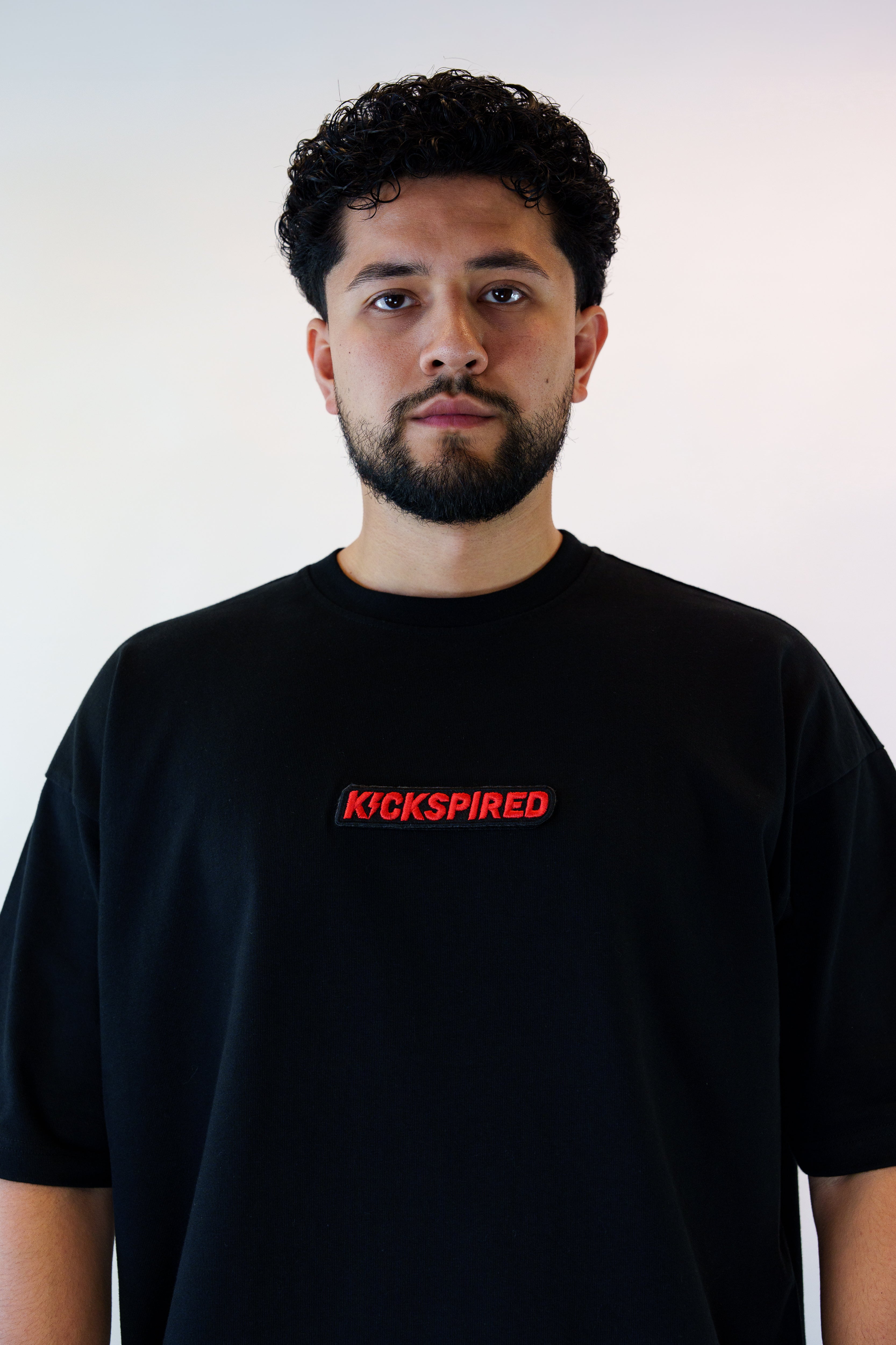 SQUARE BADGE BLACK/RED Kickspired