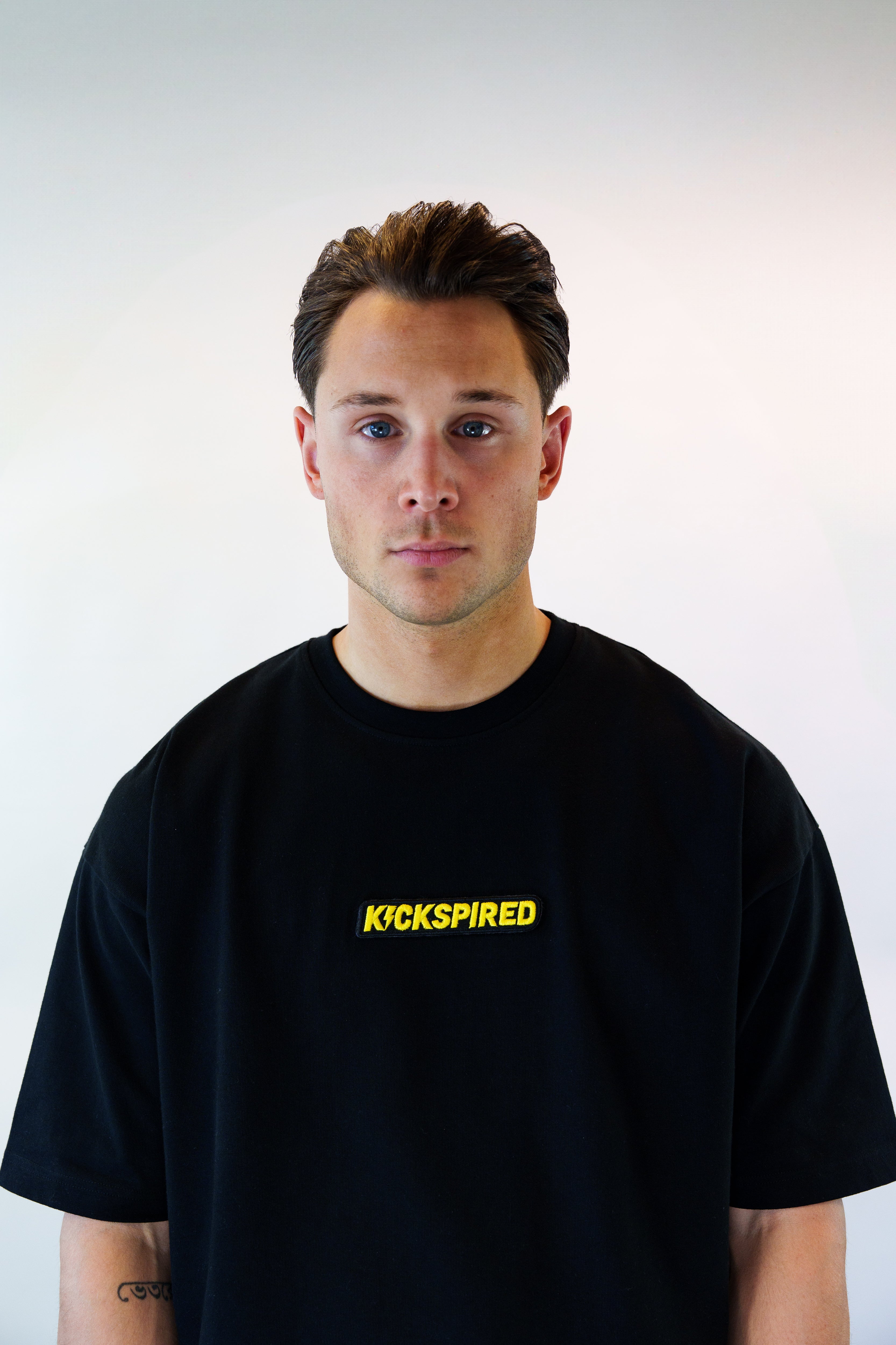 SQUARE BADGE BLACK/YELLOW Kickspired