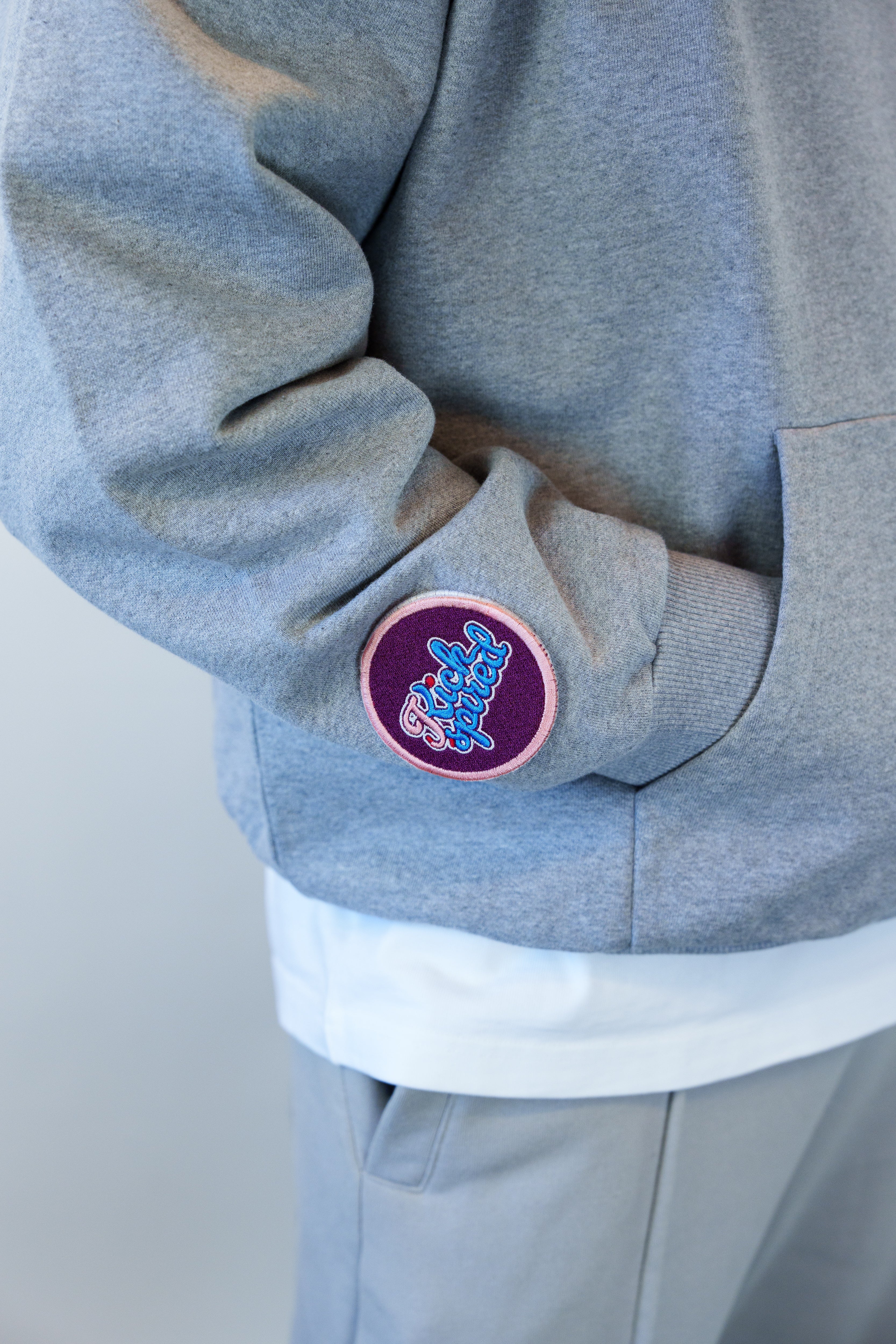 ROUND BADGE MULTICOLOR Kickspired