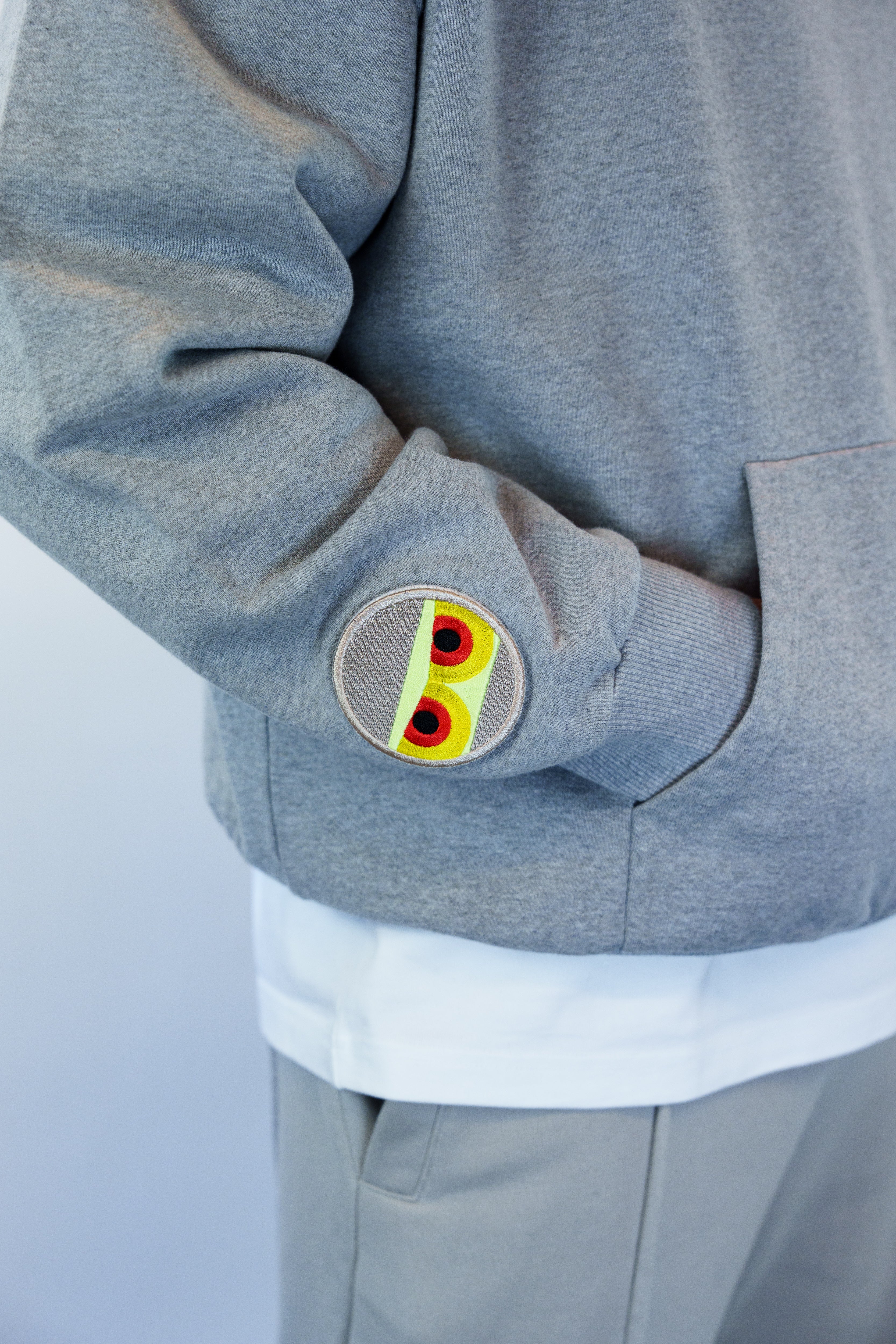 ROUND BADGE BEIGE/NEON GREEN/YELLOW/RED/BLACK Kickspired