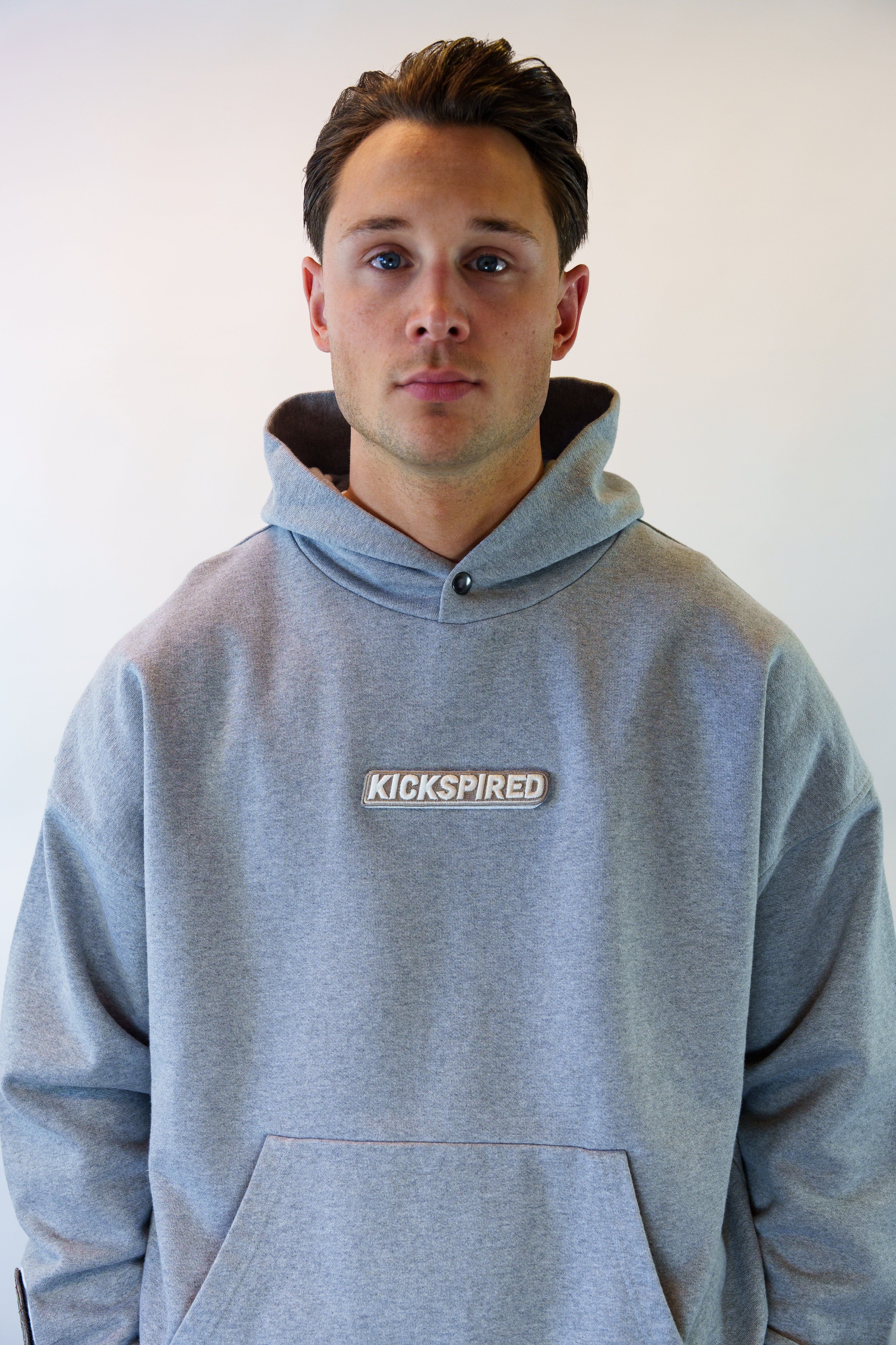 SQUARE BADGE LIGHT BROWN/WHITE/CREME Kickspired