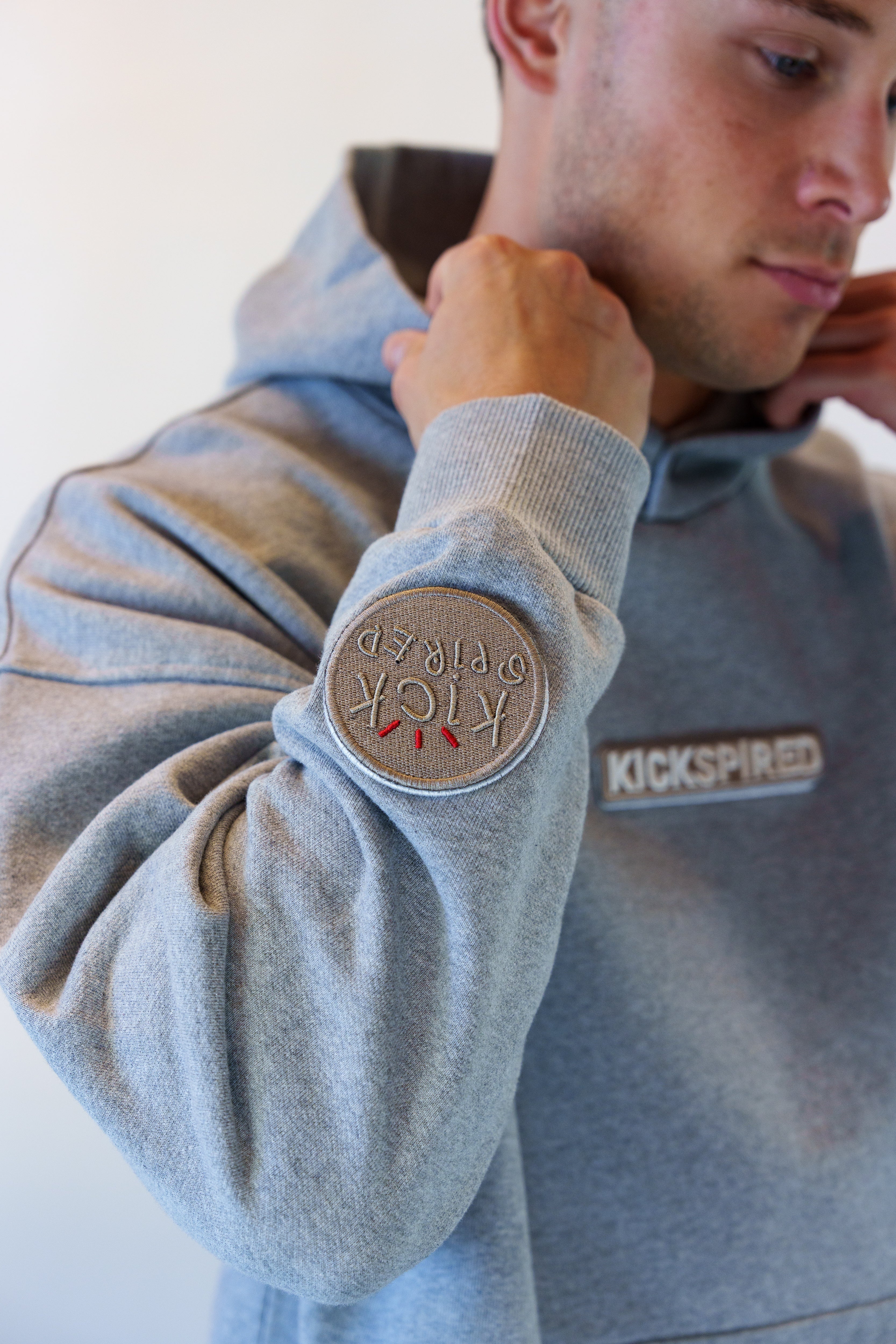 ROUND BADGE MOCHA/LIGHT BROWN Kickspired