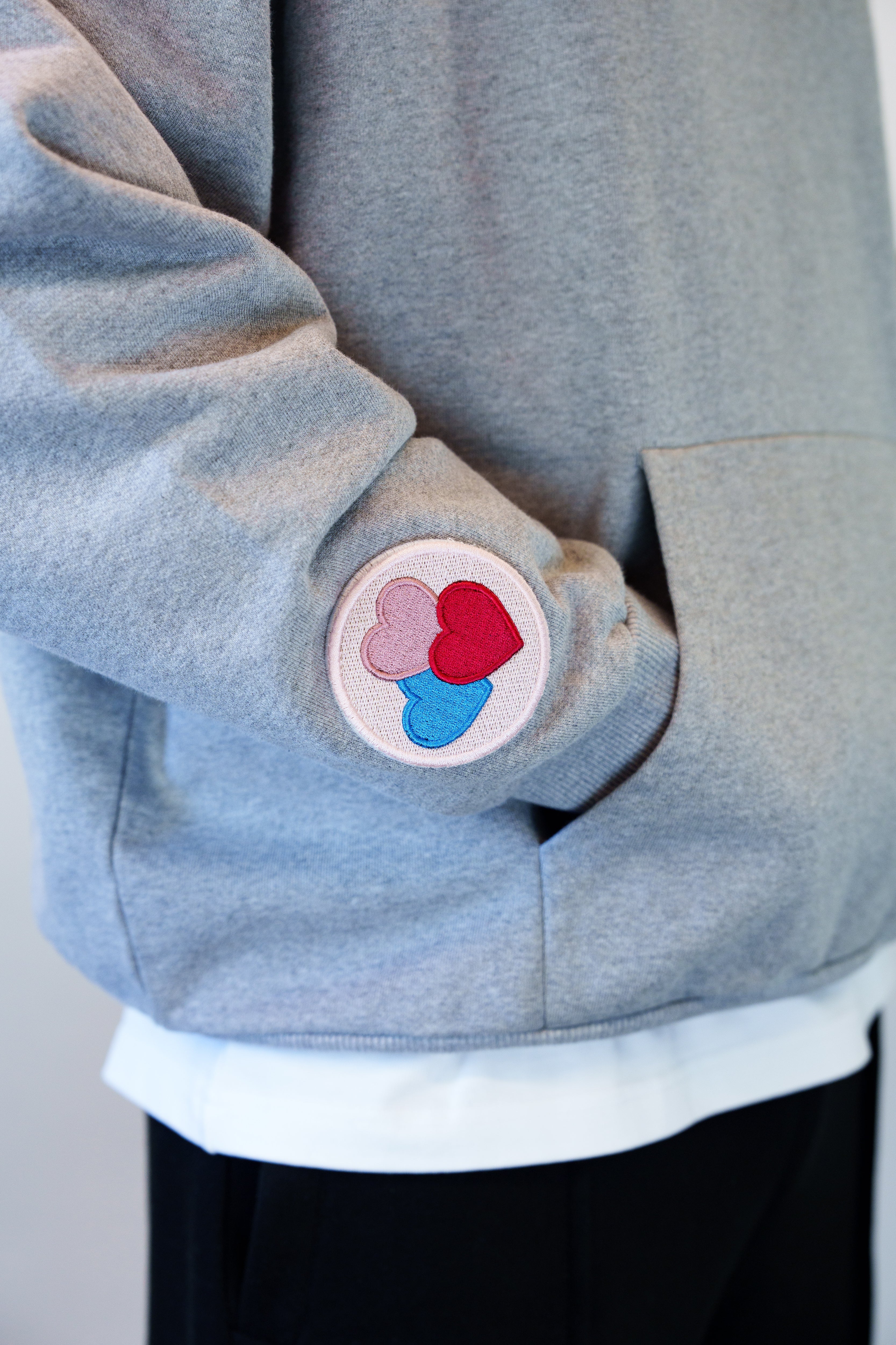ROUND BADGE (LIGHT) PINK/ROSE/RED/BLUE Kickspired