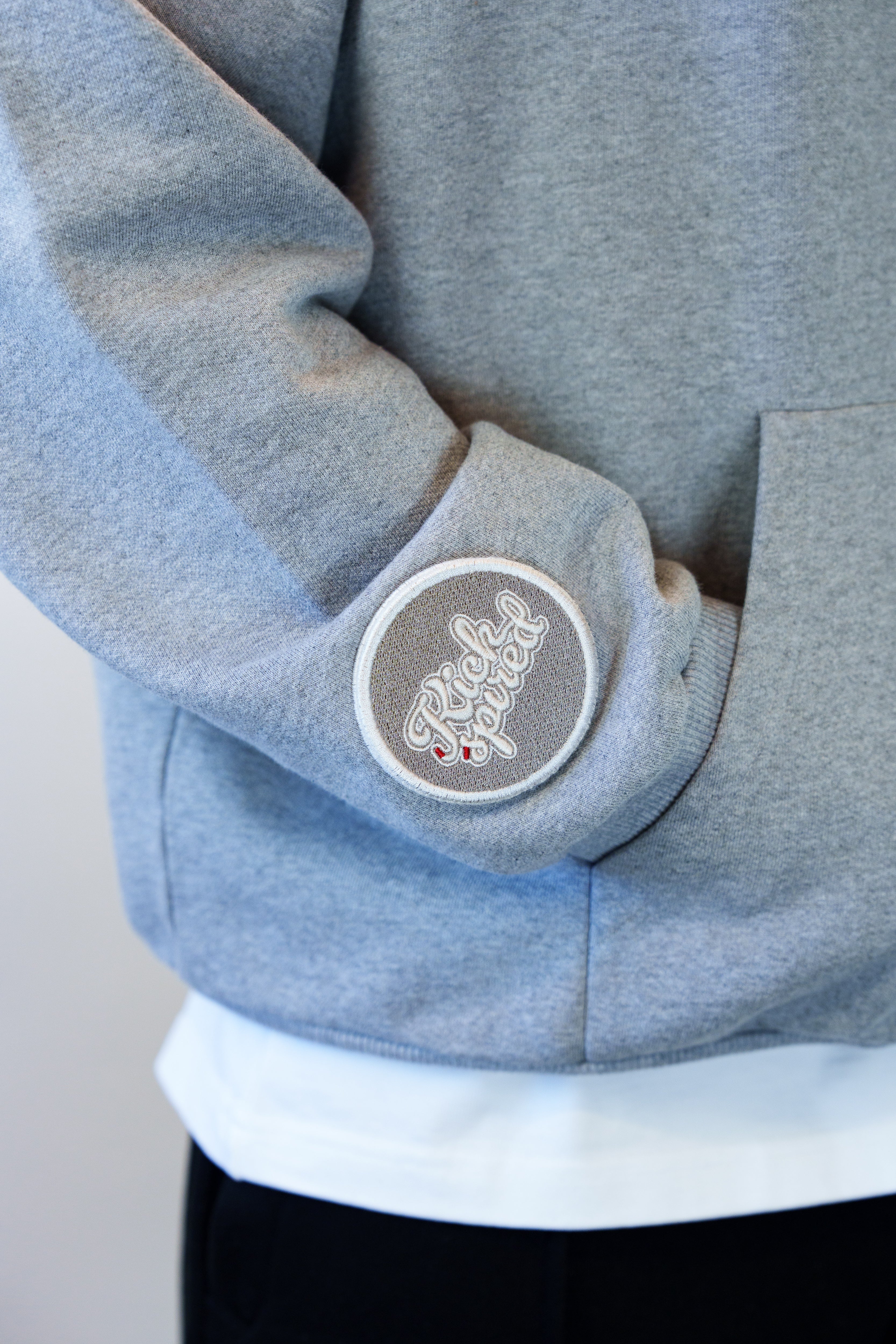 ROUND BADGE LIGHT BROWN/WHITE/CREME Kickspired