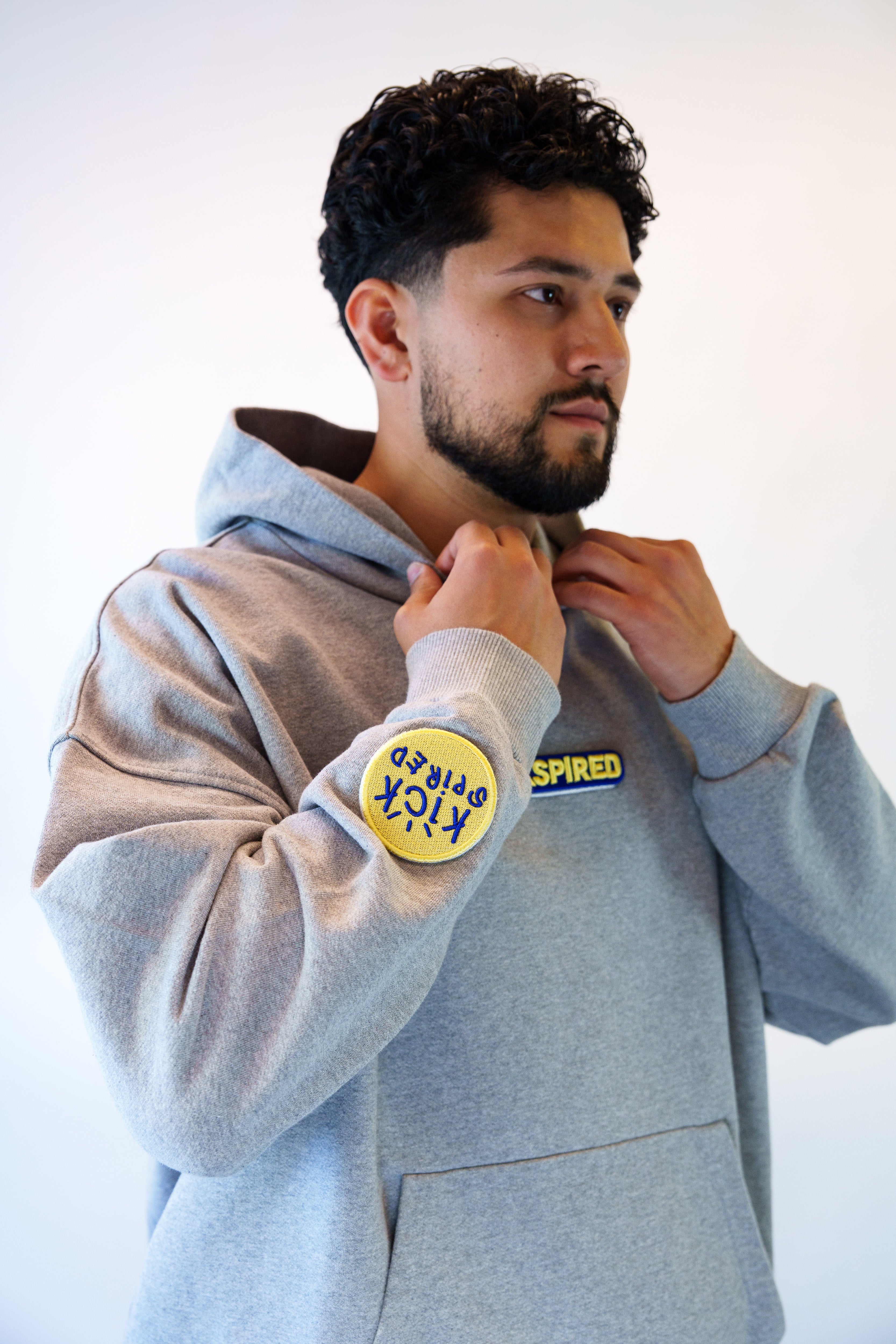 ROUND BADGE YELLOW/BLUE Kickspired