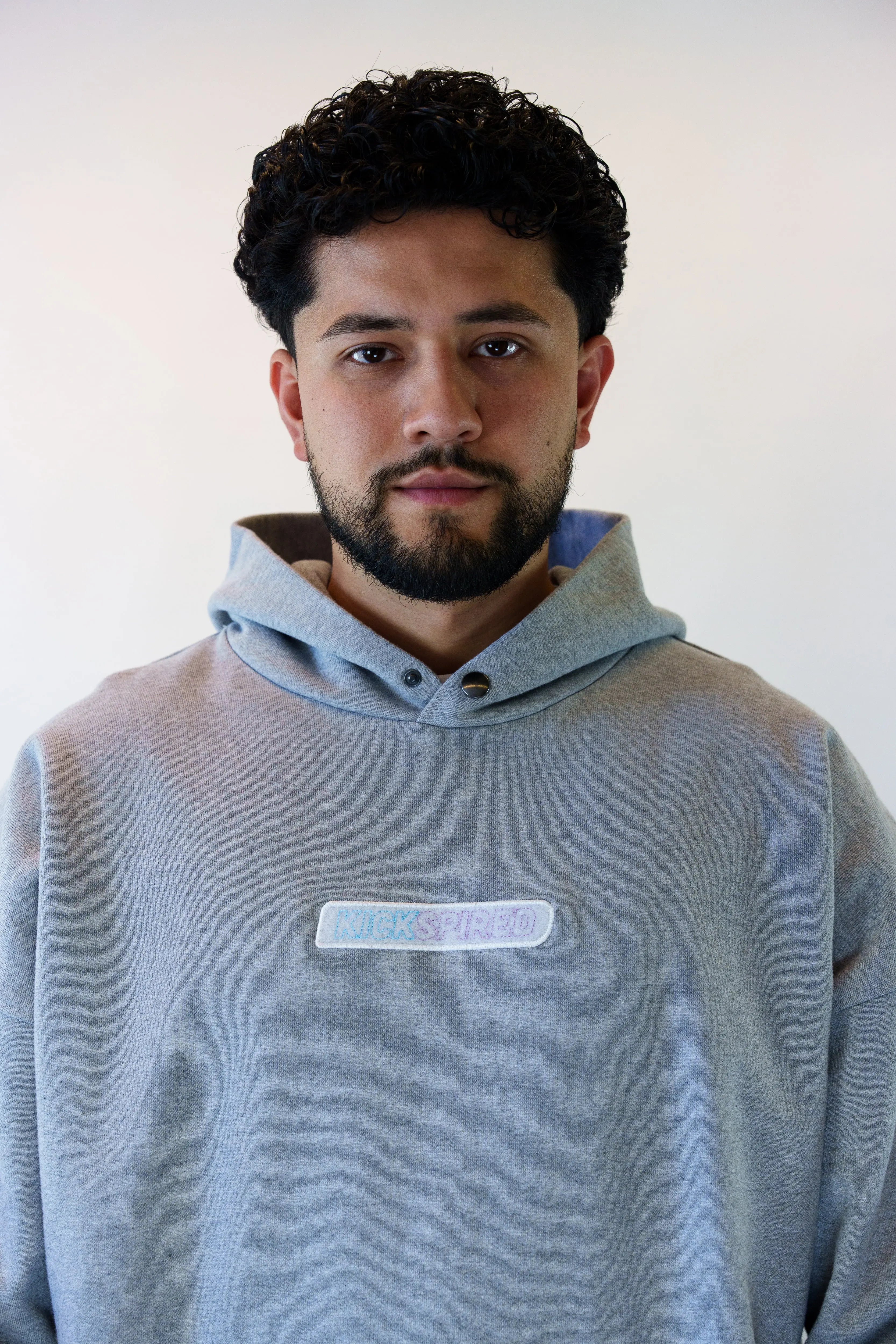 BADGE LOGO HOODIE GREY MELANGE - UNISEX Kickspired
