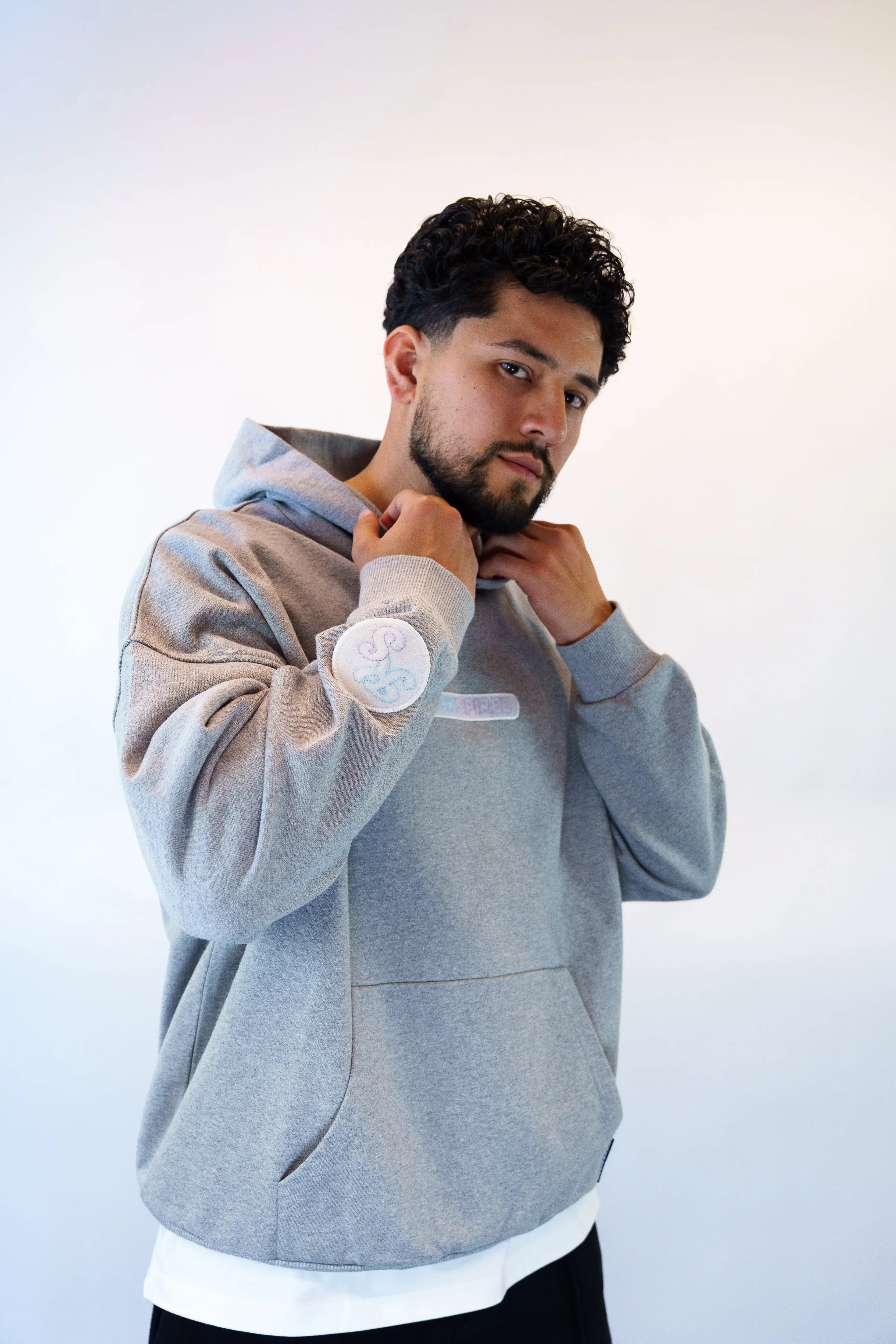 BADGE LOGO HOODIE GREY MELANGE - UNISEX Kickspired