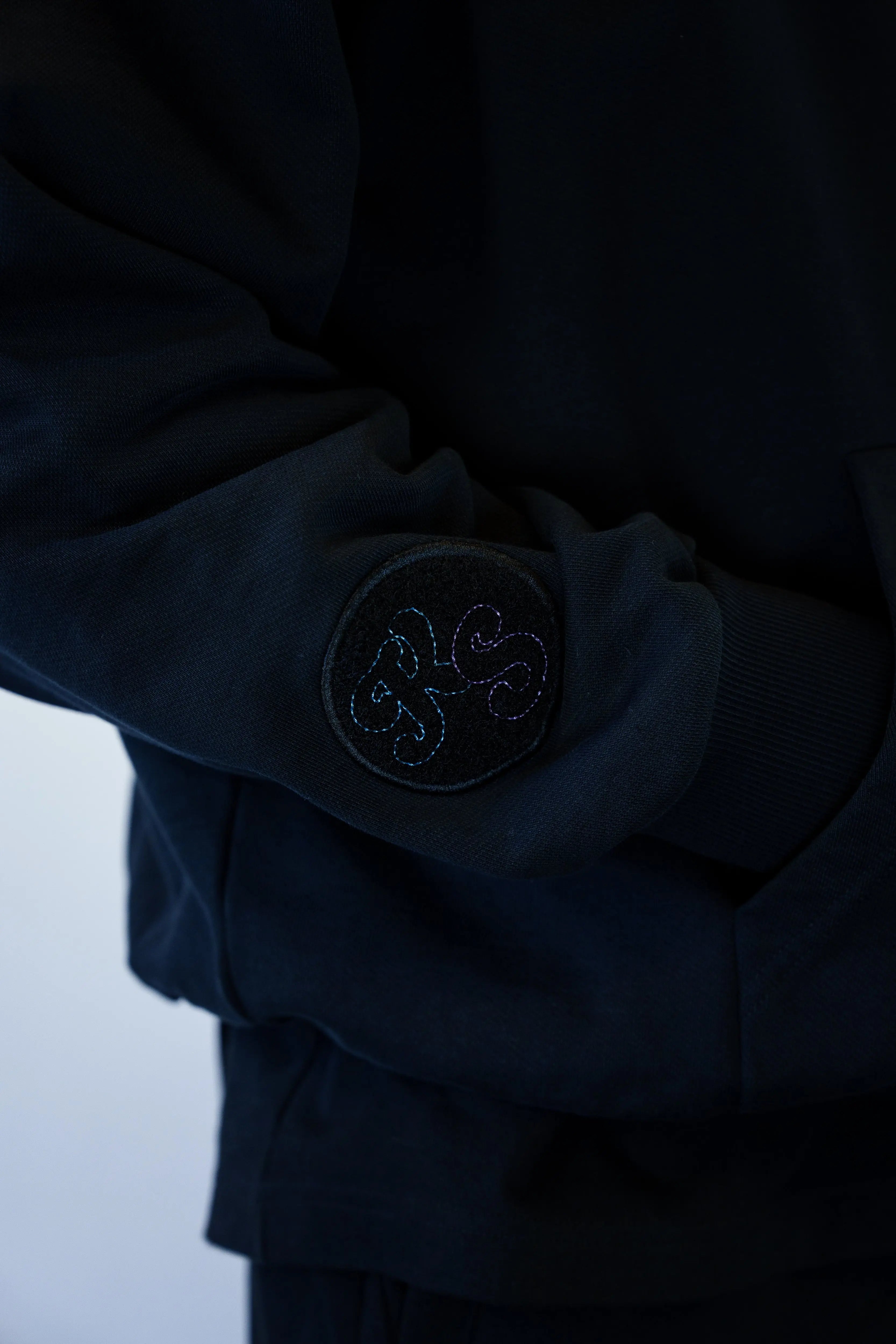 BADGE LOGO HOODIE BLACK - UNISEX Kickspired