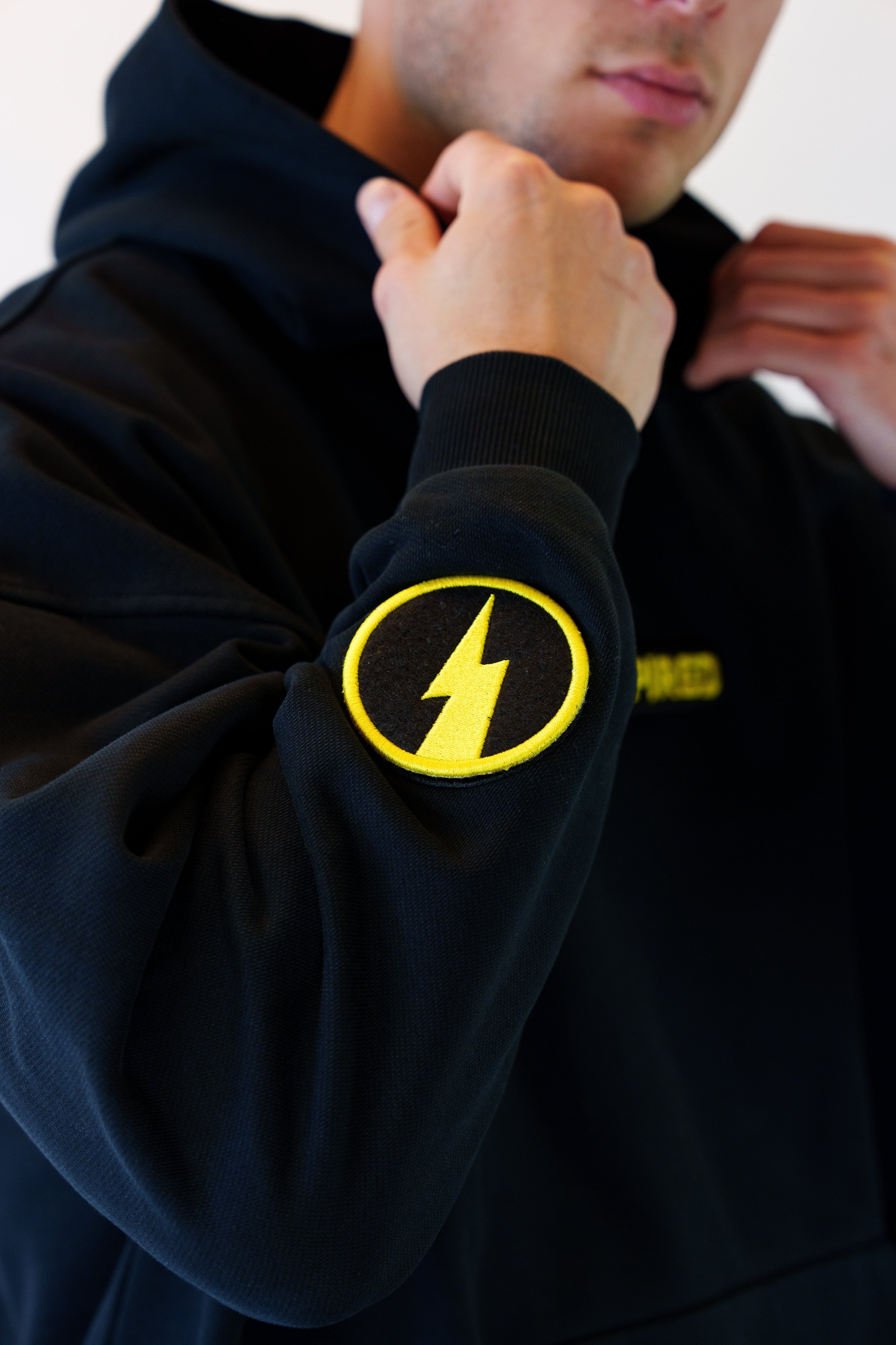 ROUND BADGE BLACK/YELLOW Kickspired