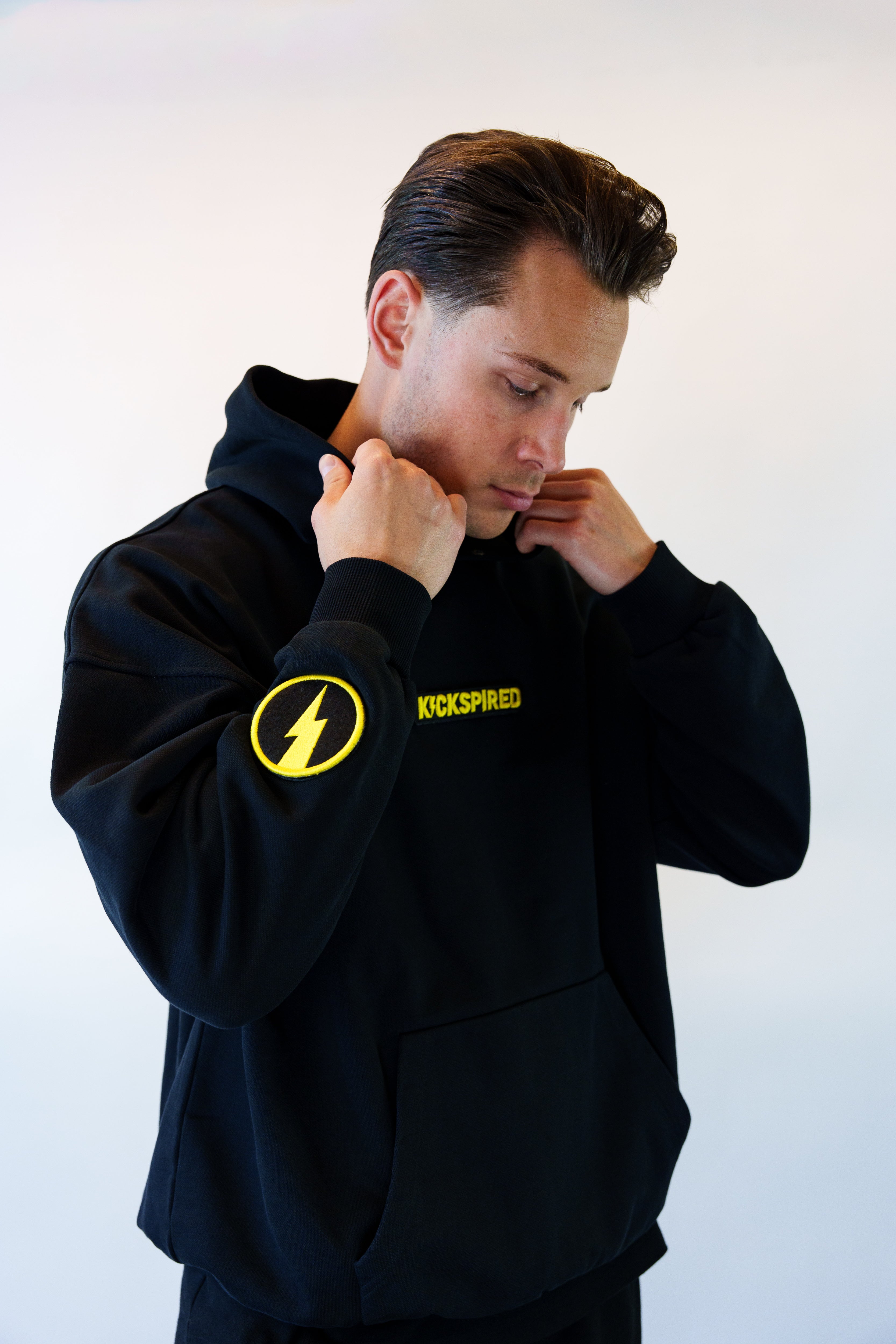 ROUND BADGE BLACK/YELLOW Kickspired