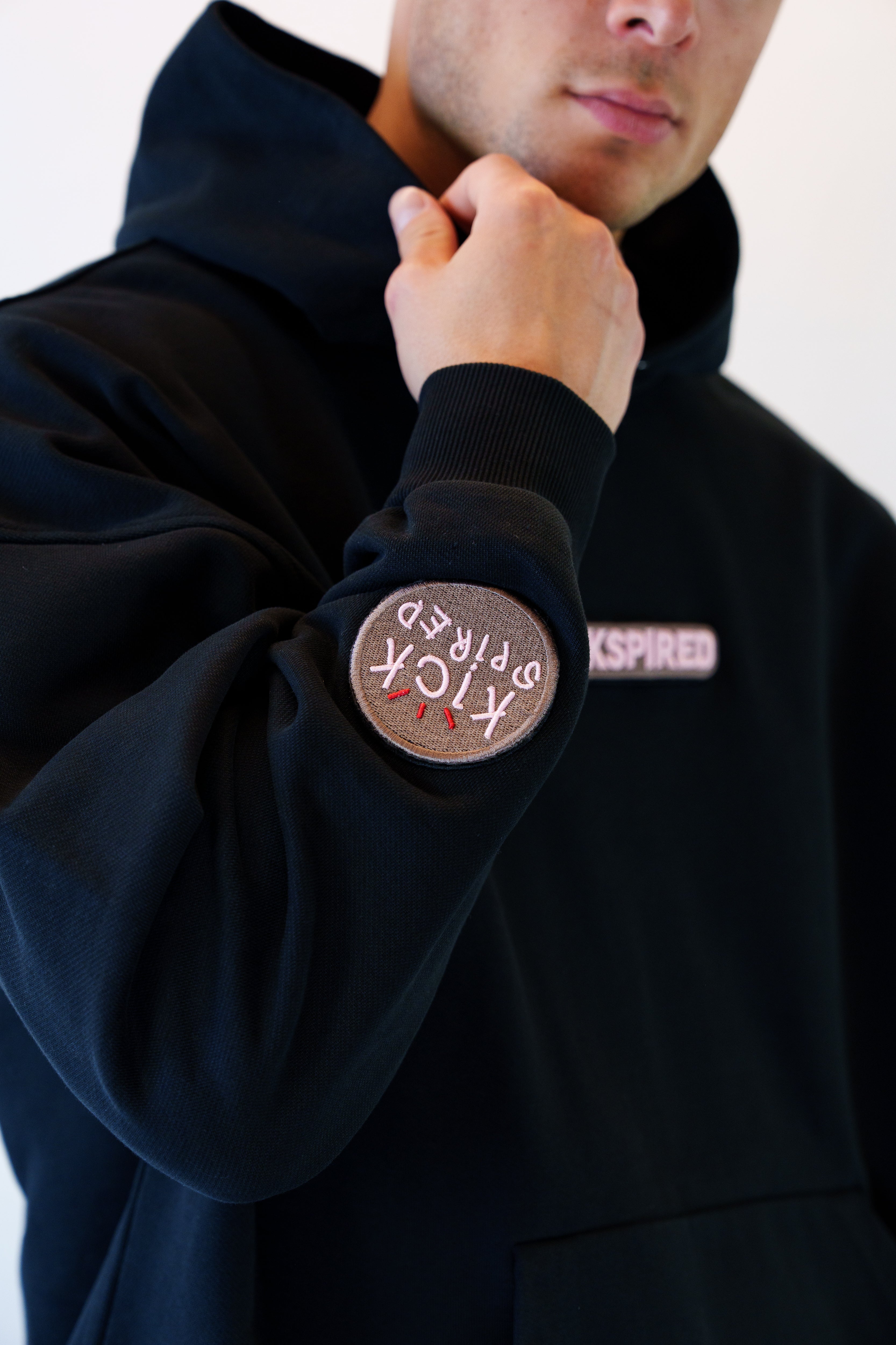 ROUND BADGE BROWN/PINK Kickspired