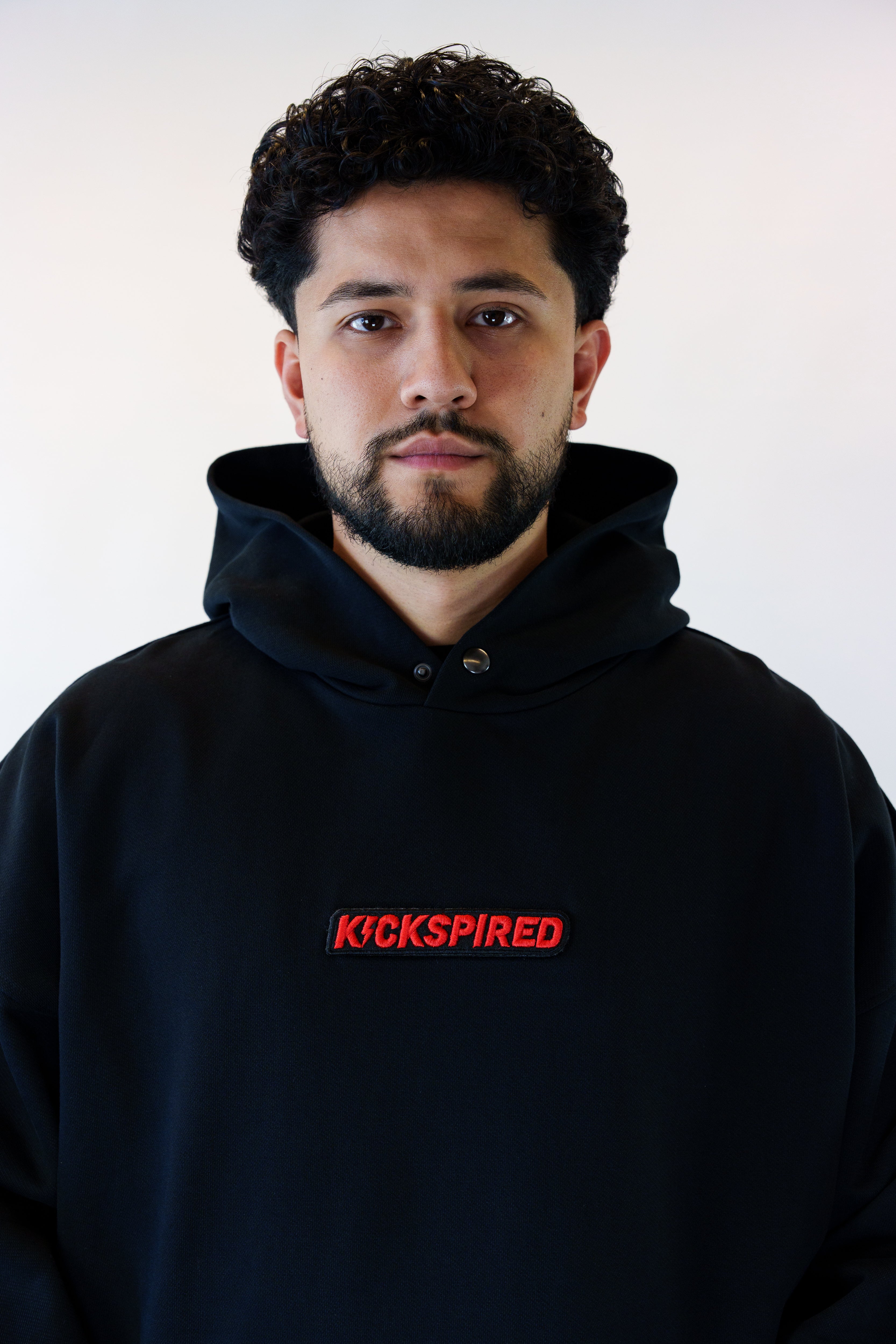 SQUARE BADGE BLACK/RED Kickspired