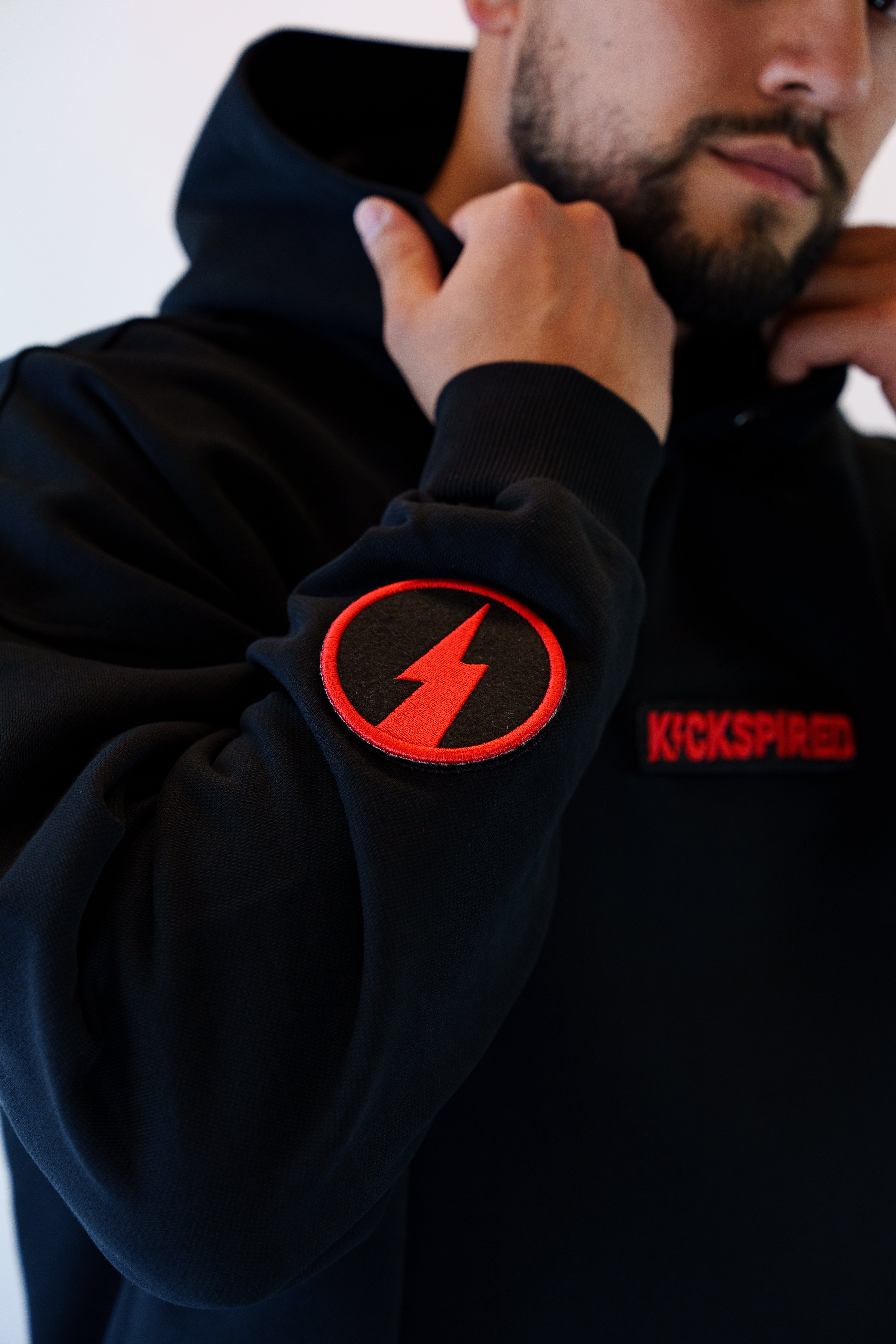 ROUND BADGE BLACK/RED Kickspired