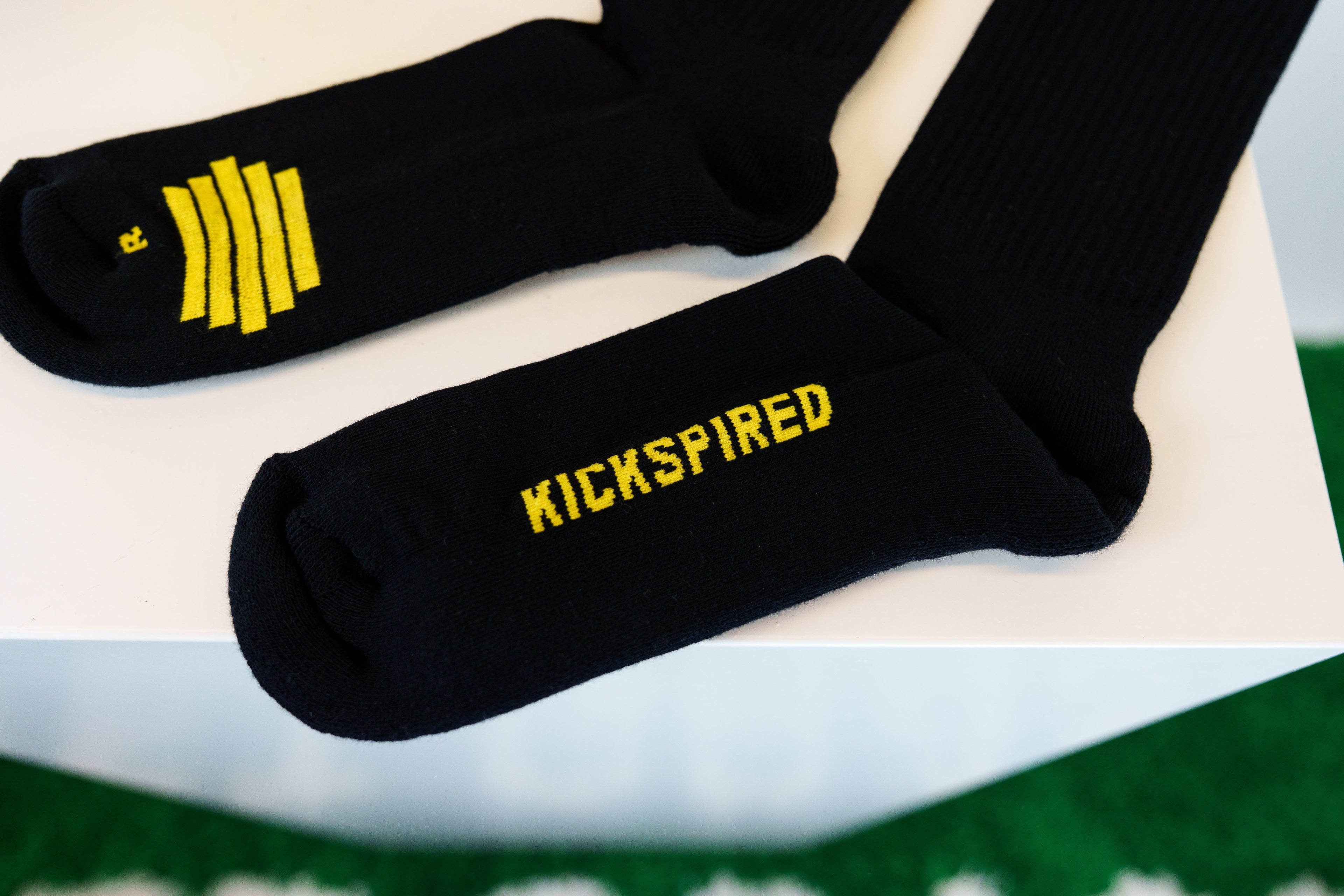 SOCKS BLACK/YELLOW Kickspired