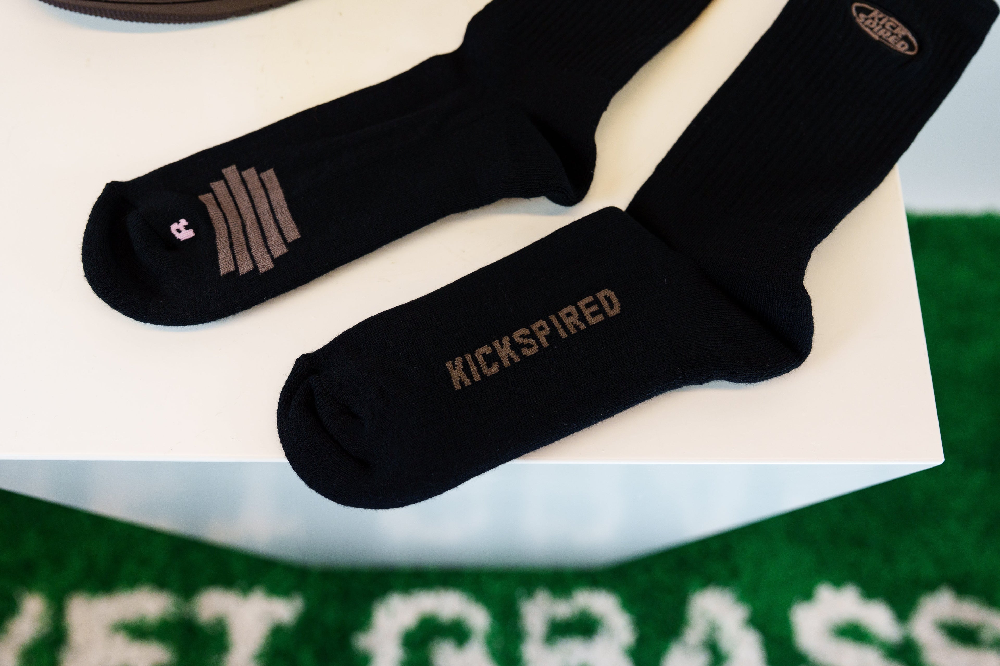 SOCKS BLACK/BROWN/PINK Kickspired