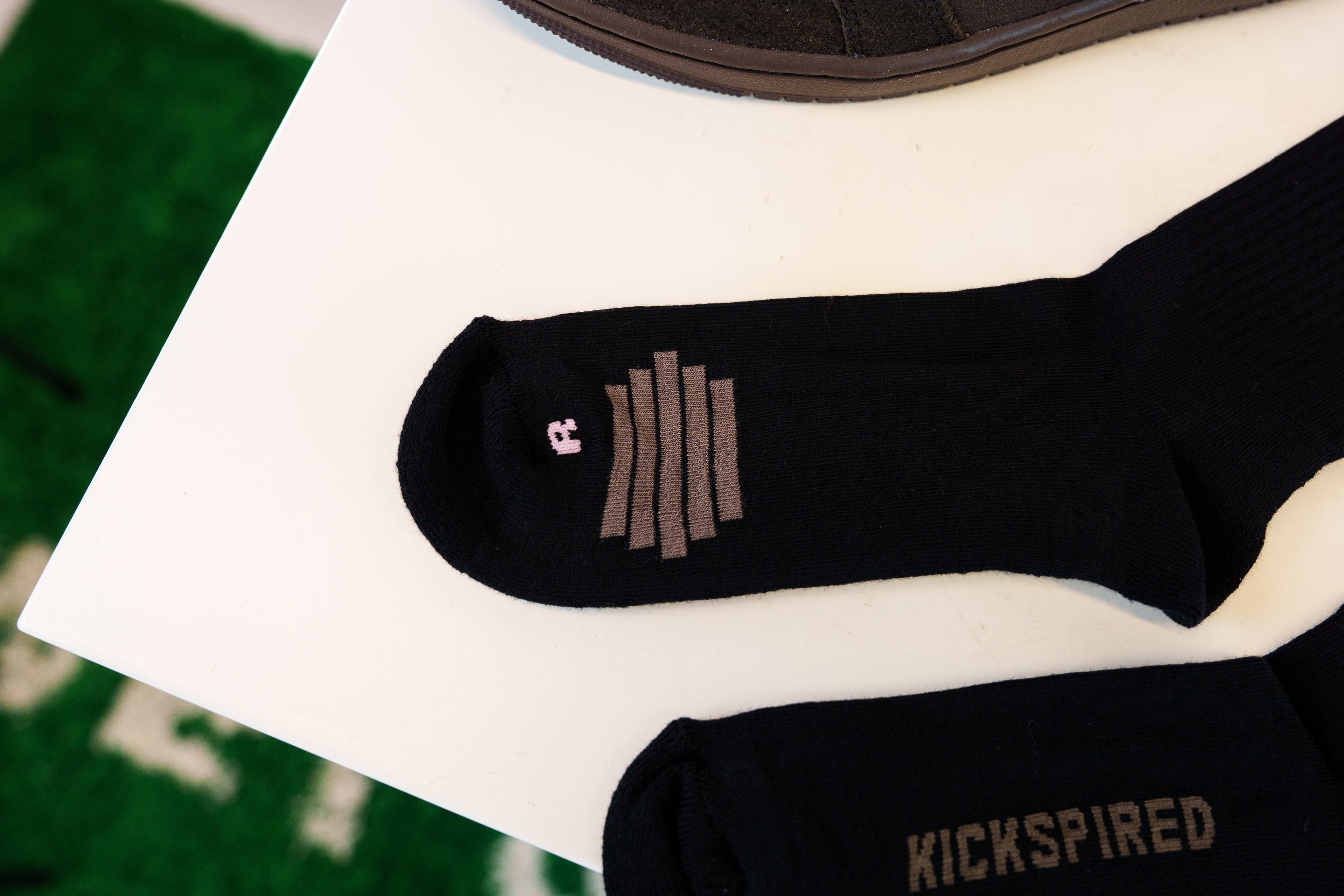 SOCKS BLACK/BROWN/PINK Kickspired