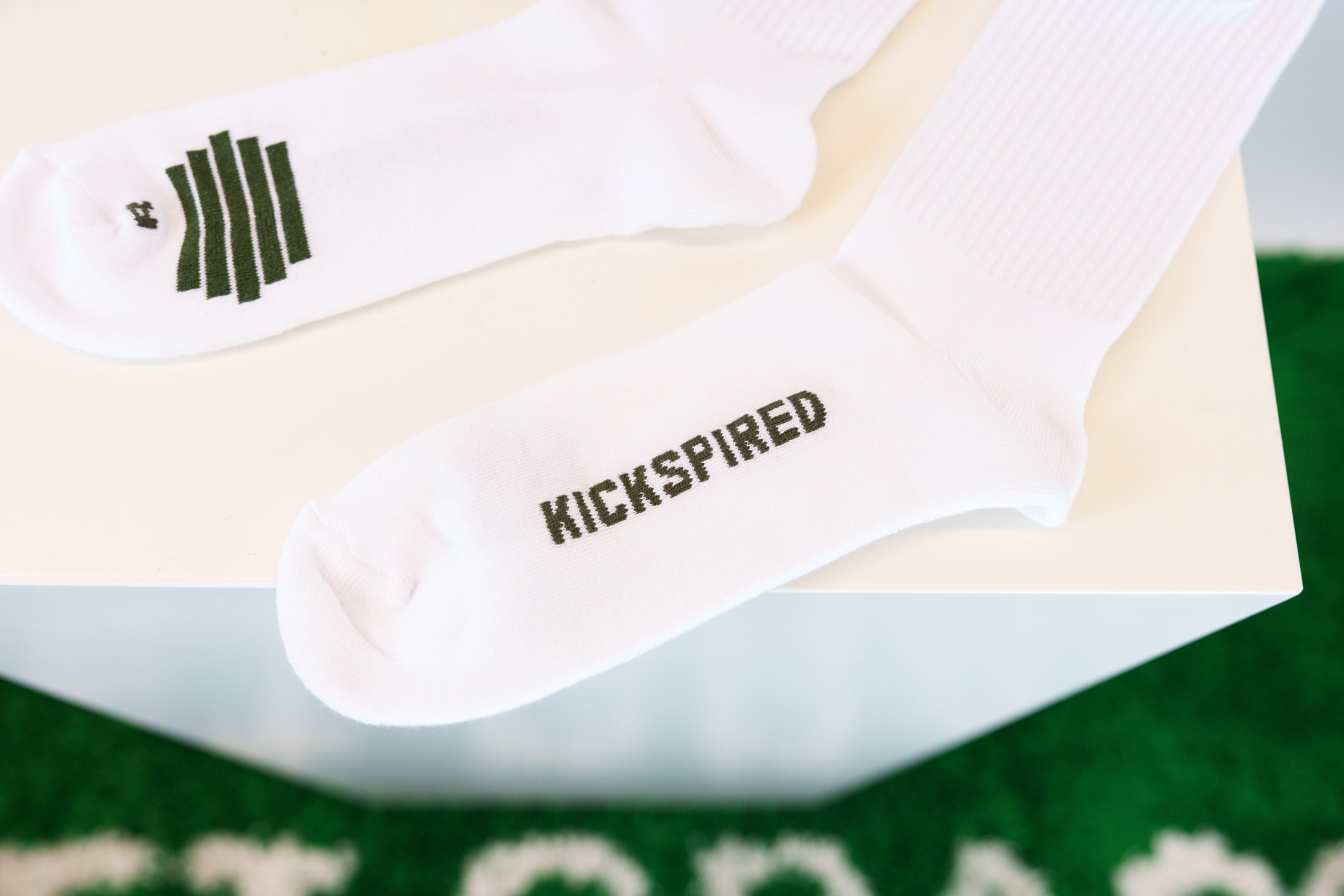 SOCKS WHITE/OLIVE/CREME Kickspired