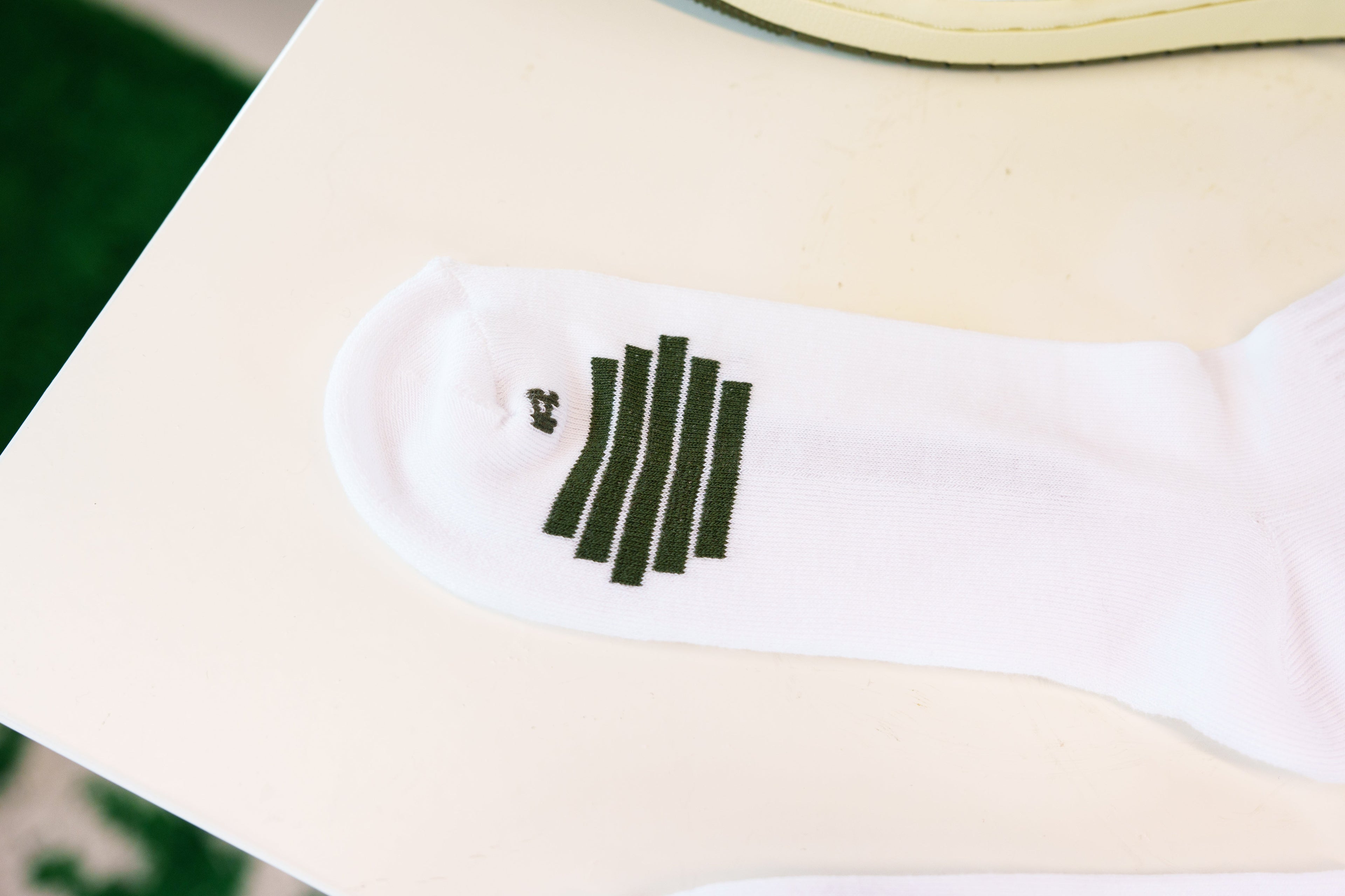 SOCKS WHITE/OLIVE/CREME Kickspired