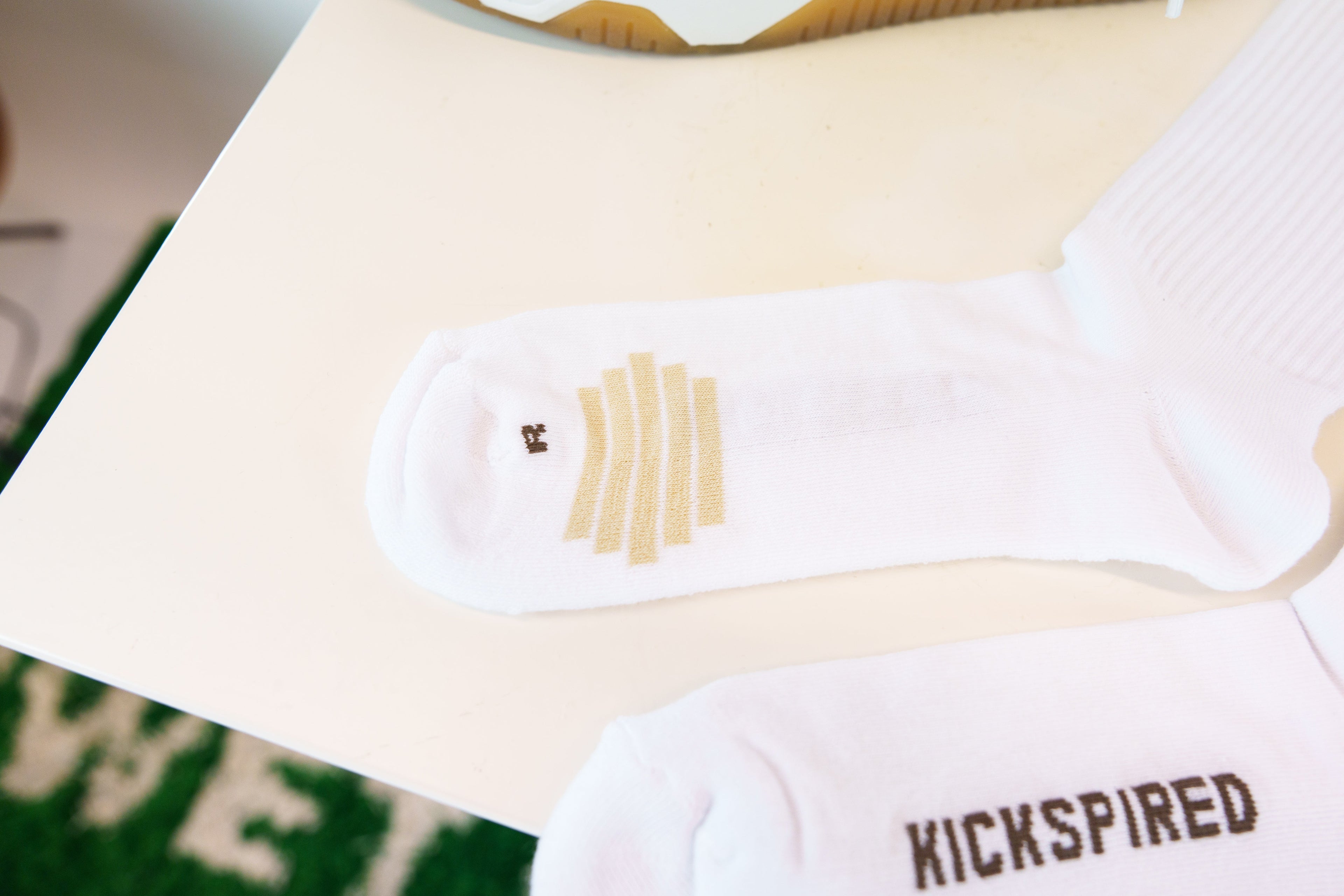 SOCKS WHITE/LIGHT BROWN/CREME Kickspired