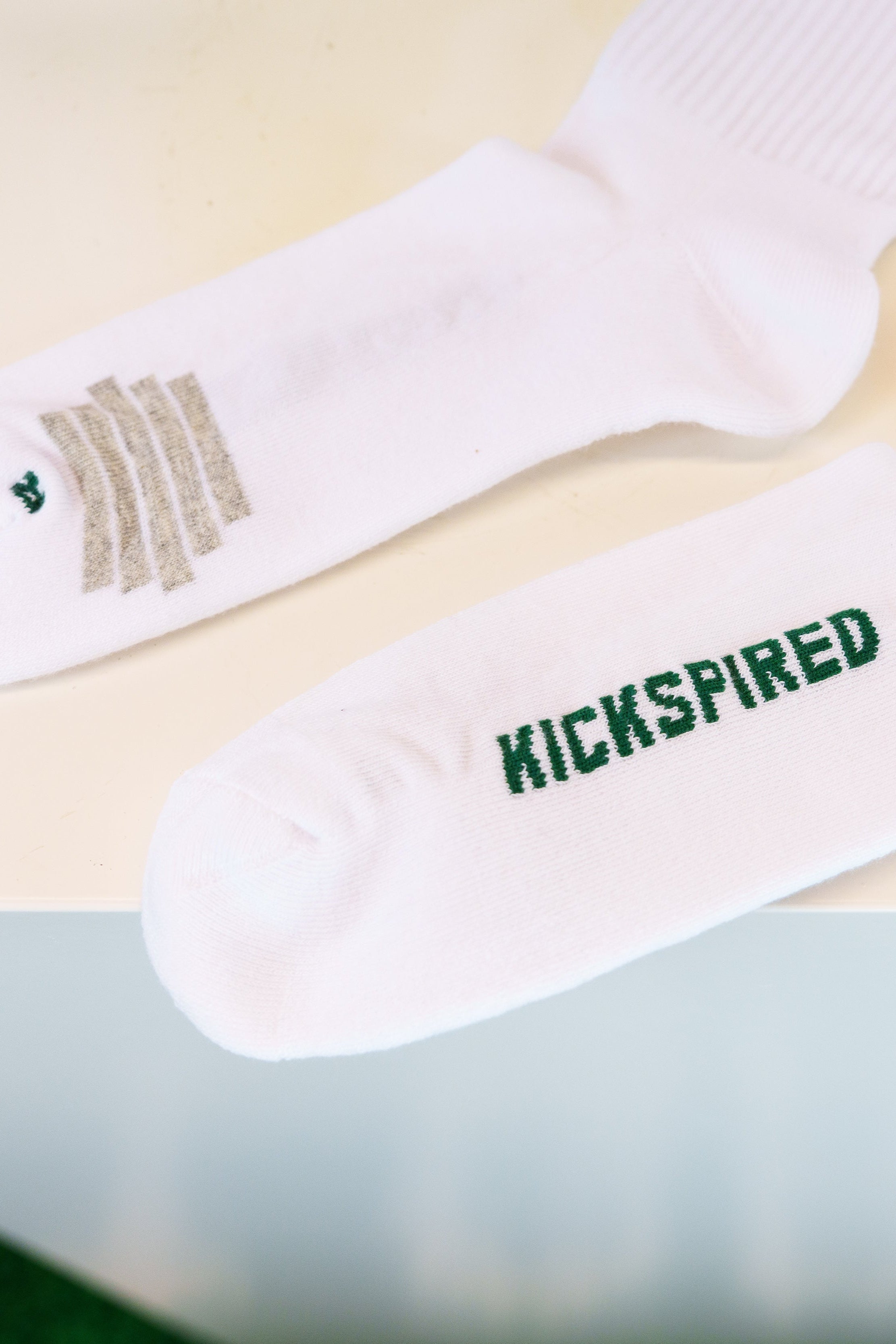 SOCKS WHITE/GREEN/GREY Kickspired