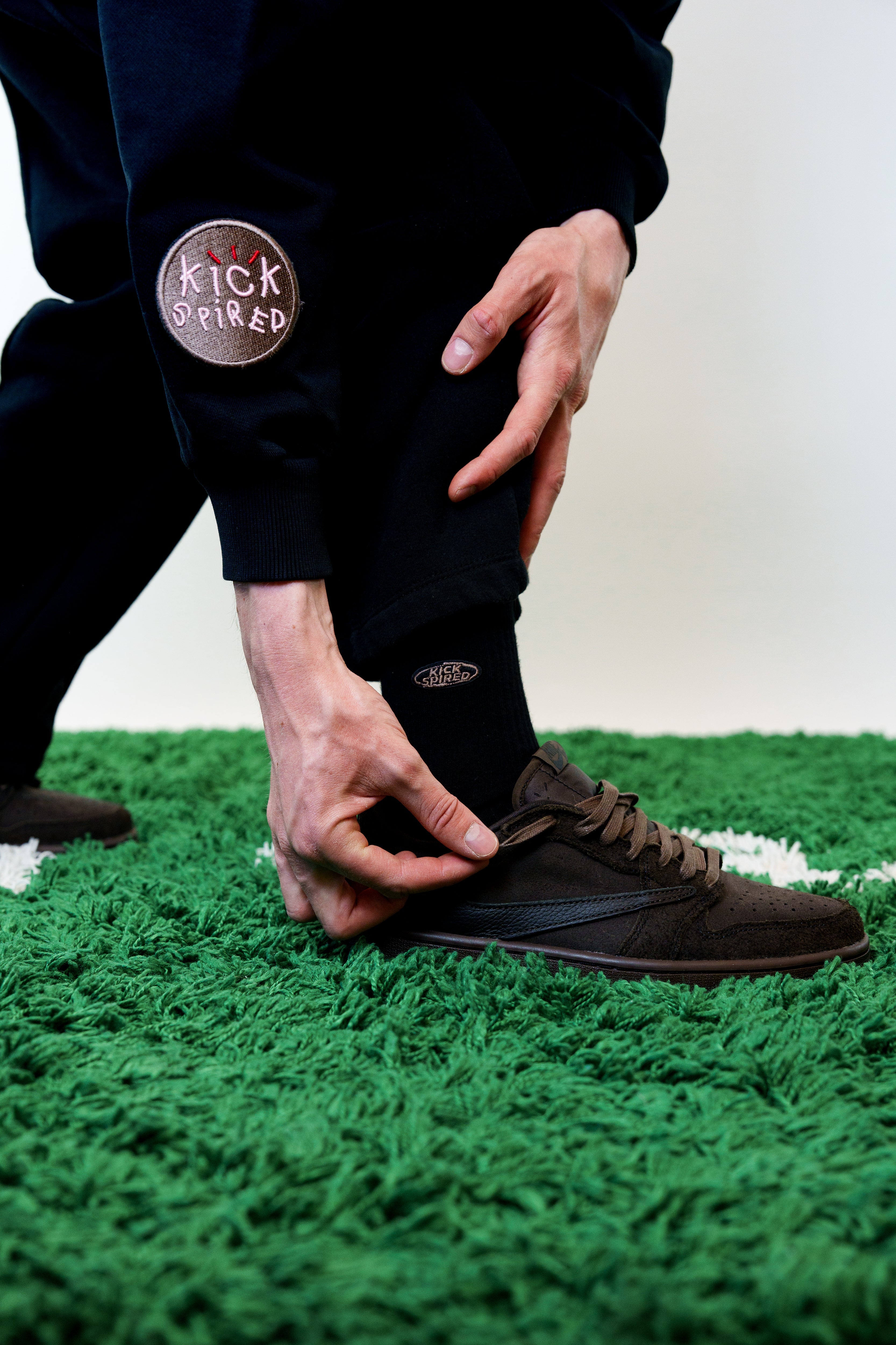 ROUND BADGE BROWN/PINK Kickspired