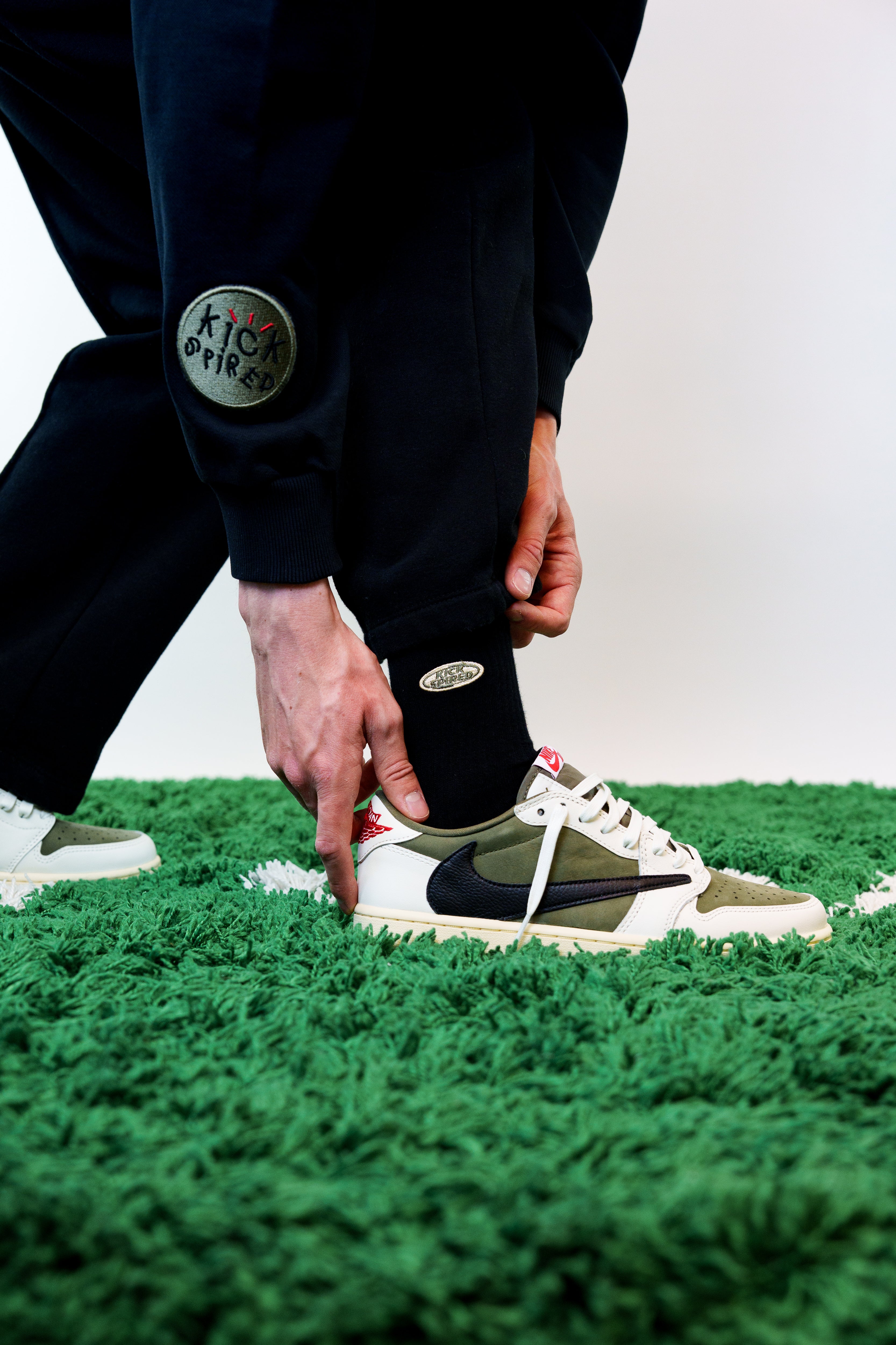 ROUND BADGE OLIVE/BLACK/RED Kickspired