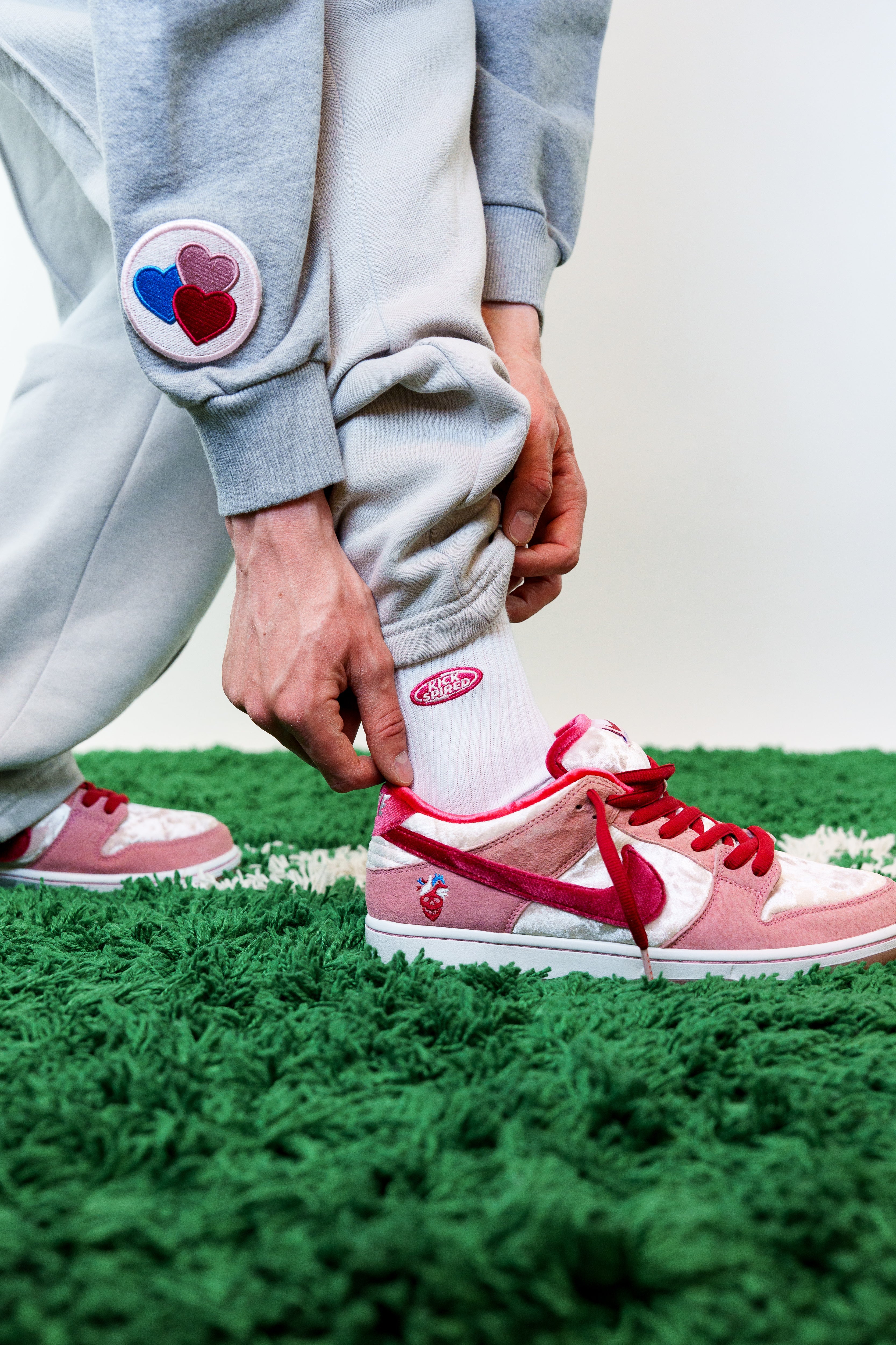 ROUND BADGE (LIGHT) PINK/ROSE/RED/BLUE Kickspired