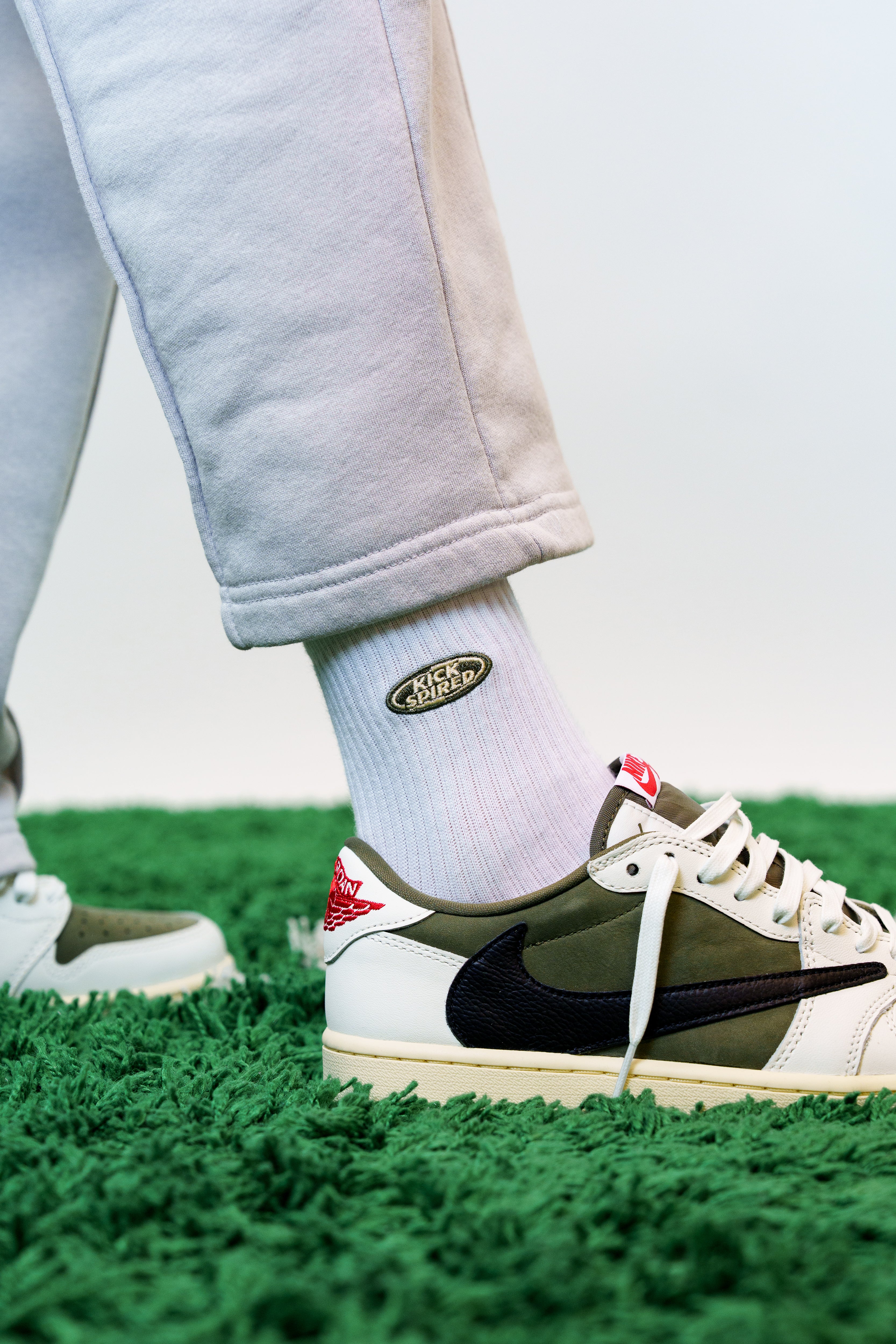 SOCKS WHITE/OLIVE/CREME Kickspired