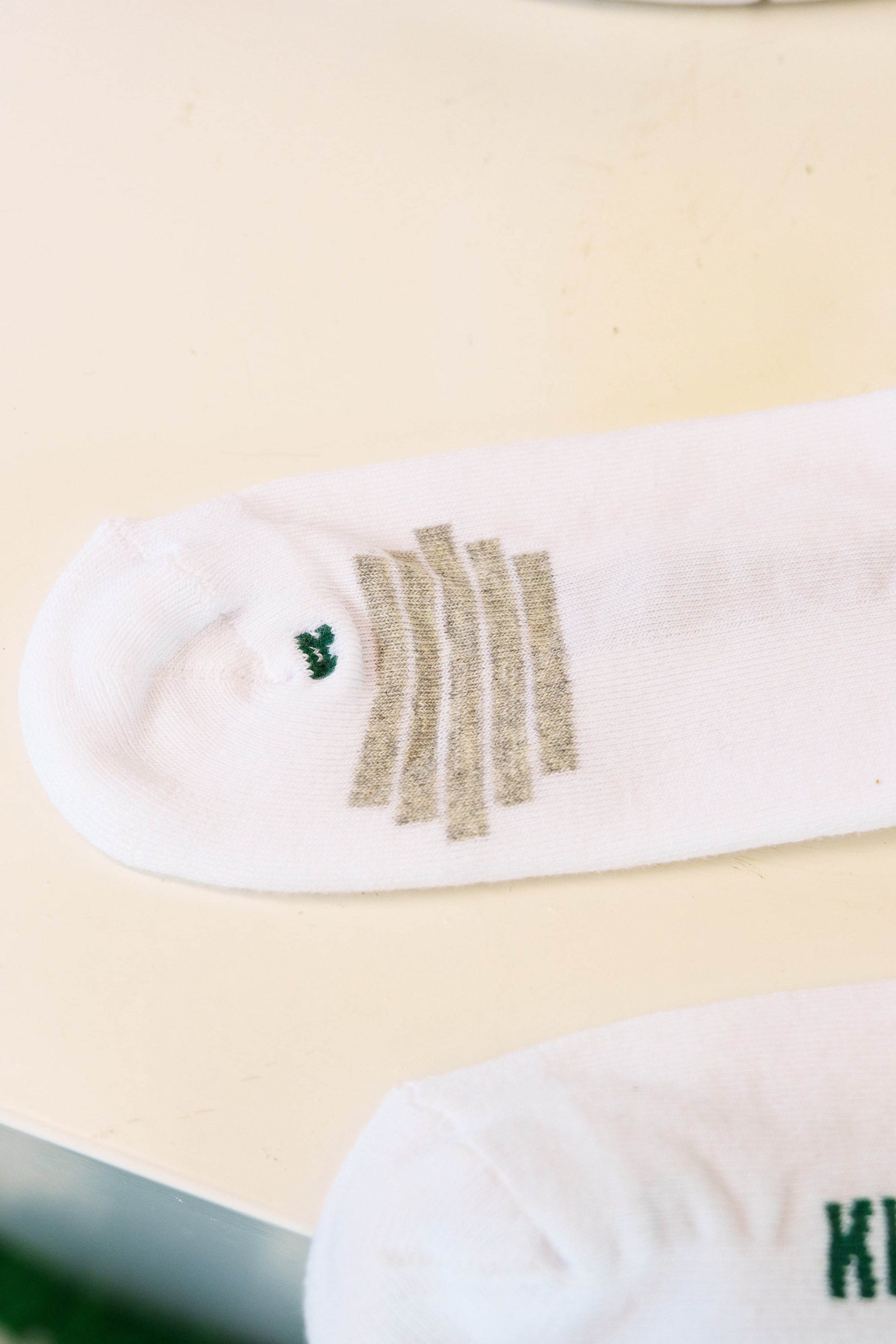 SOCKS WHITE/GREEN/GREY Kickspired