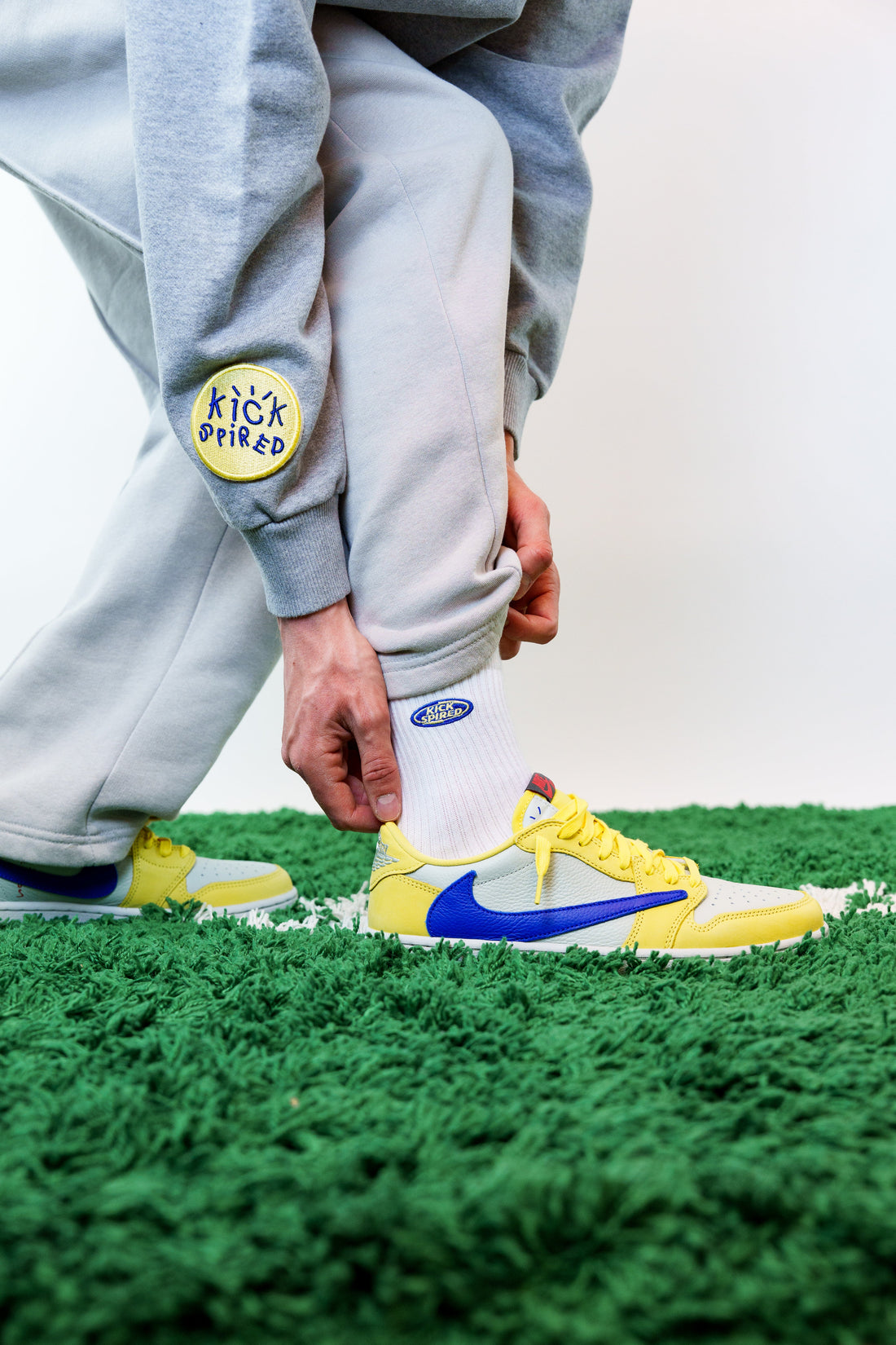 ROUND BADGE YELLOW/BLUE Kickspired