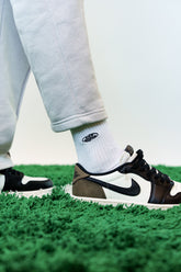 SOCKS WHITE/BLACK Kickspired